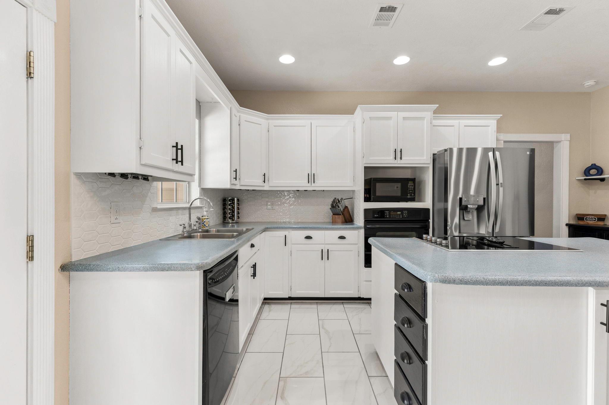 Image 9 of 40 For 771 Hillje Rd