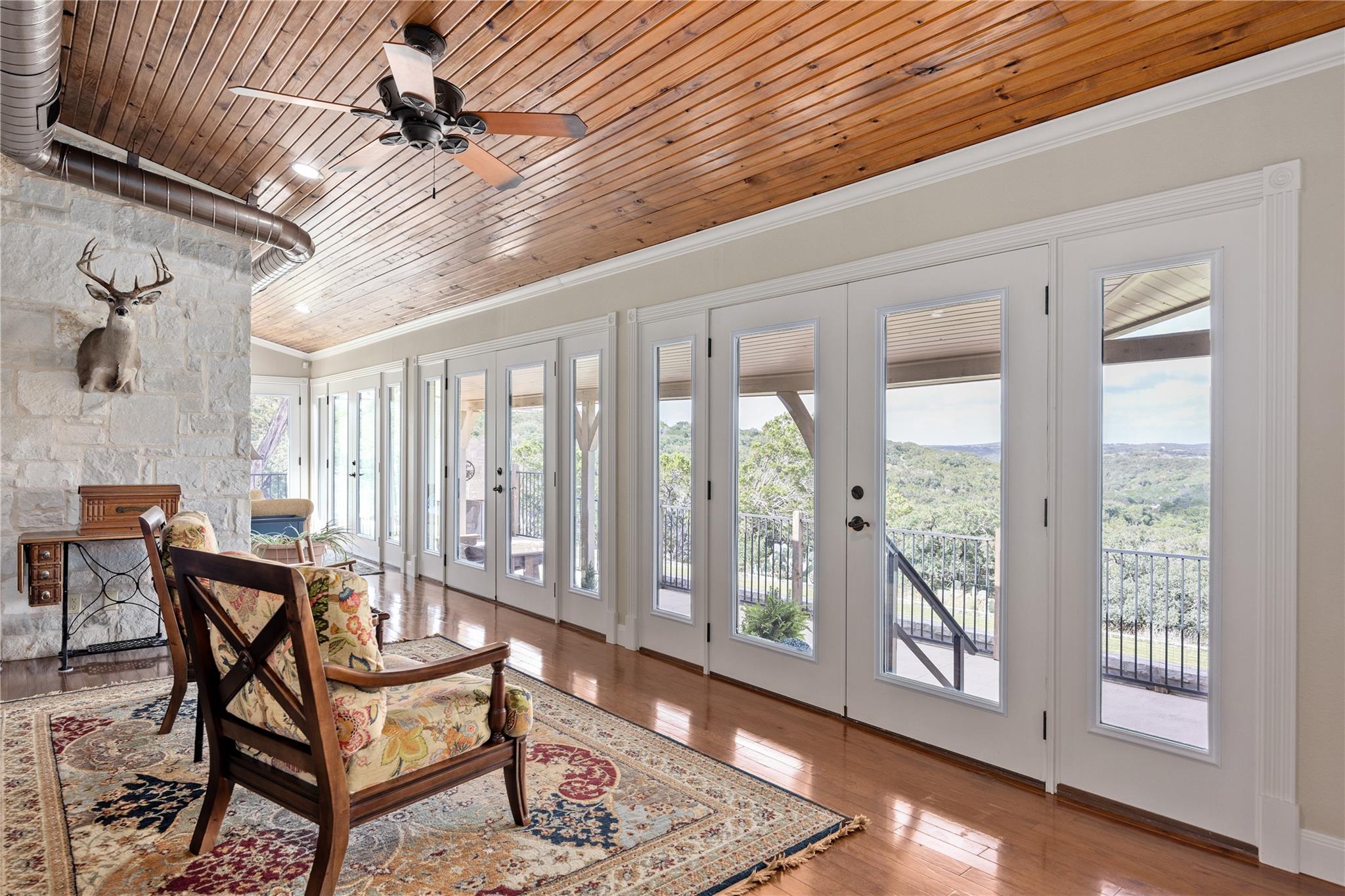 Image 13 of 39 For 125 Deer Haven Ln W