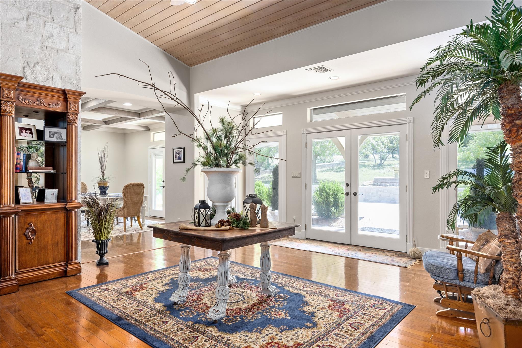 Image 14 of 39 For 125 Deer Haven Ln W