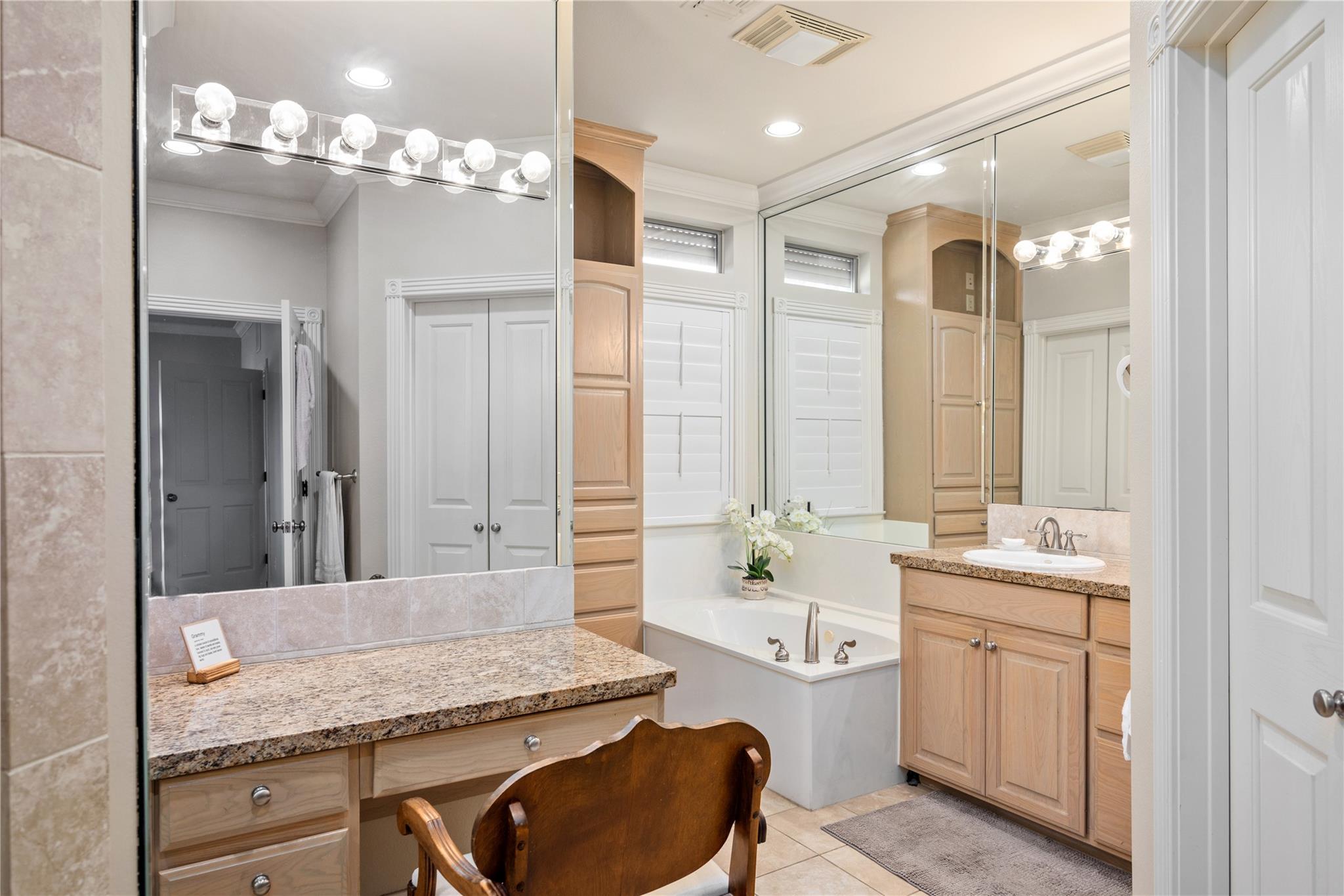 Image 17 of 39 For 125 Deer Haven Ln W