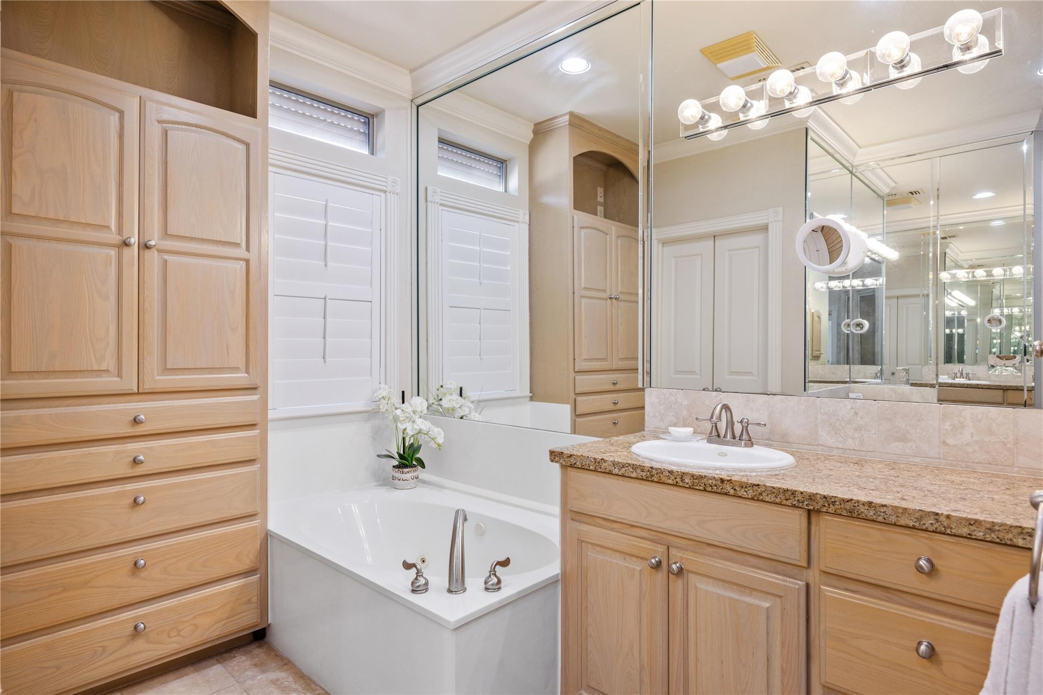 Image 18 of 39 For 125 Deer Haven Ln W