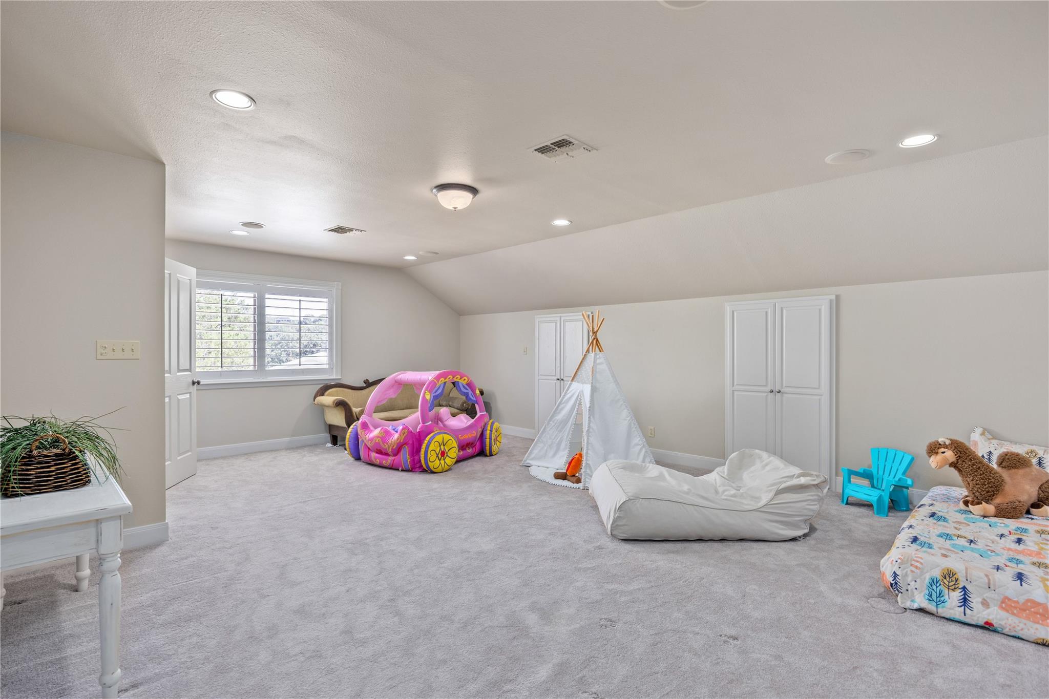 Image 22 of 39 For 125 Deer Haven Ln W