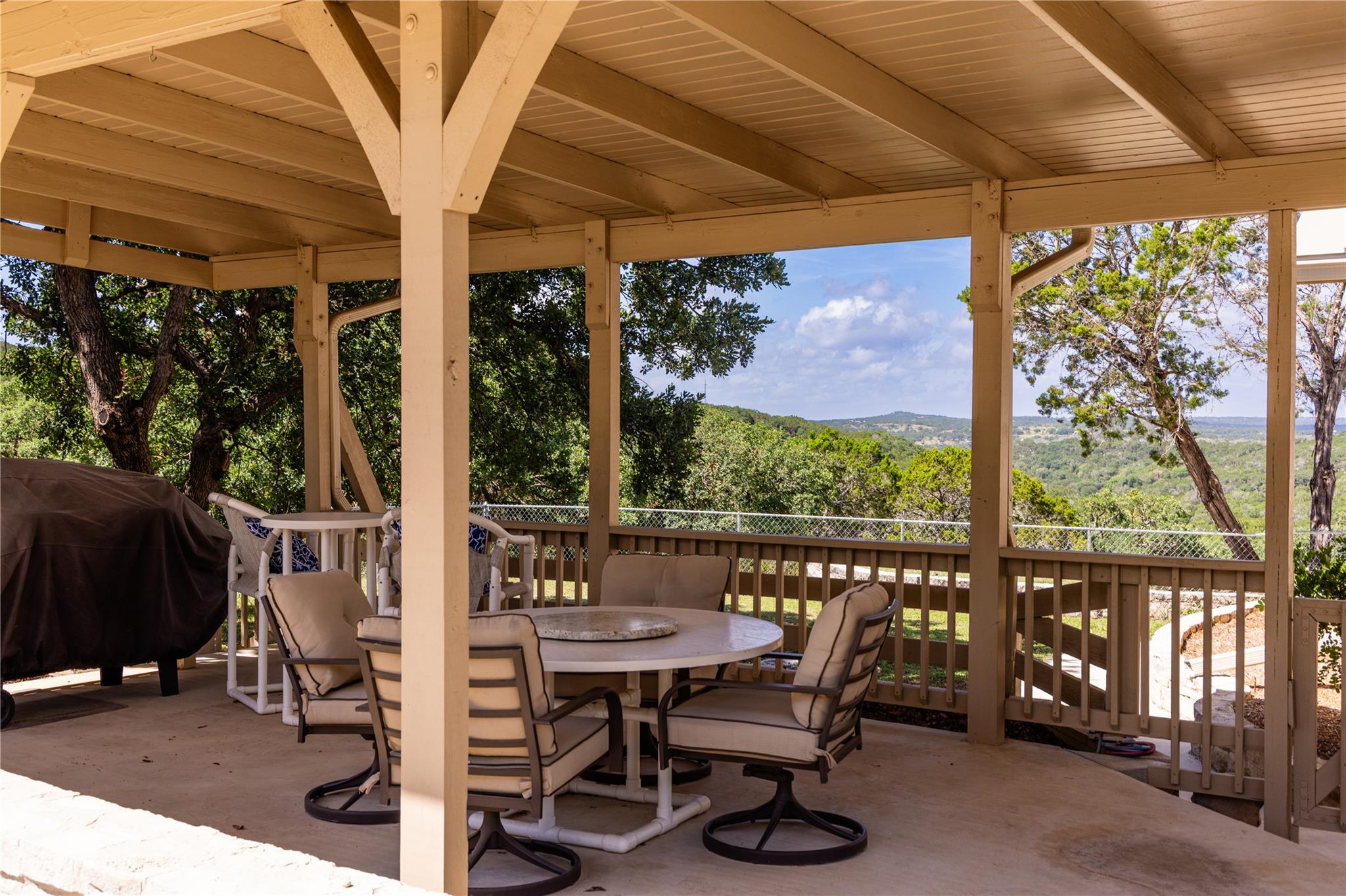 Image 28 of 39 For 125 Deer Haven Ln W