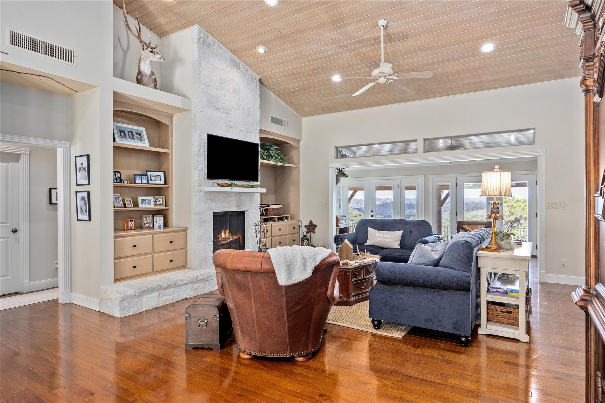 Image 3 of 39 For 125 Deer Haven Ln W