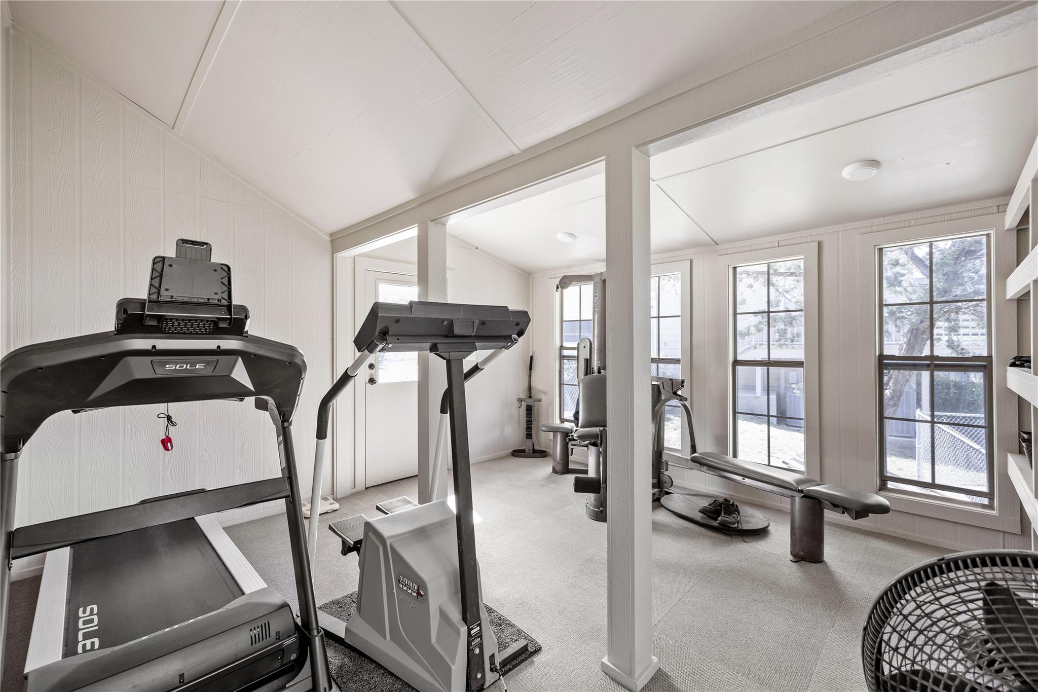 Image 31 of 39 For 125 Deer Haven Ln W