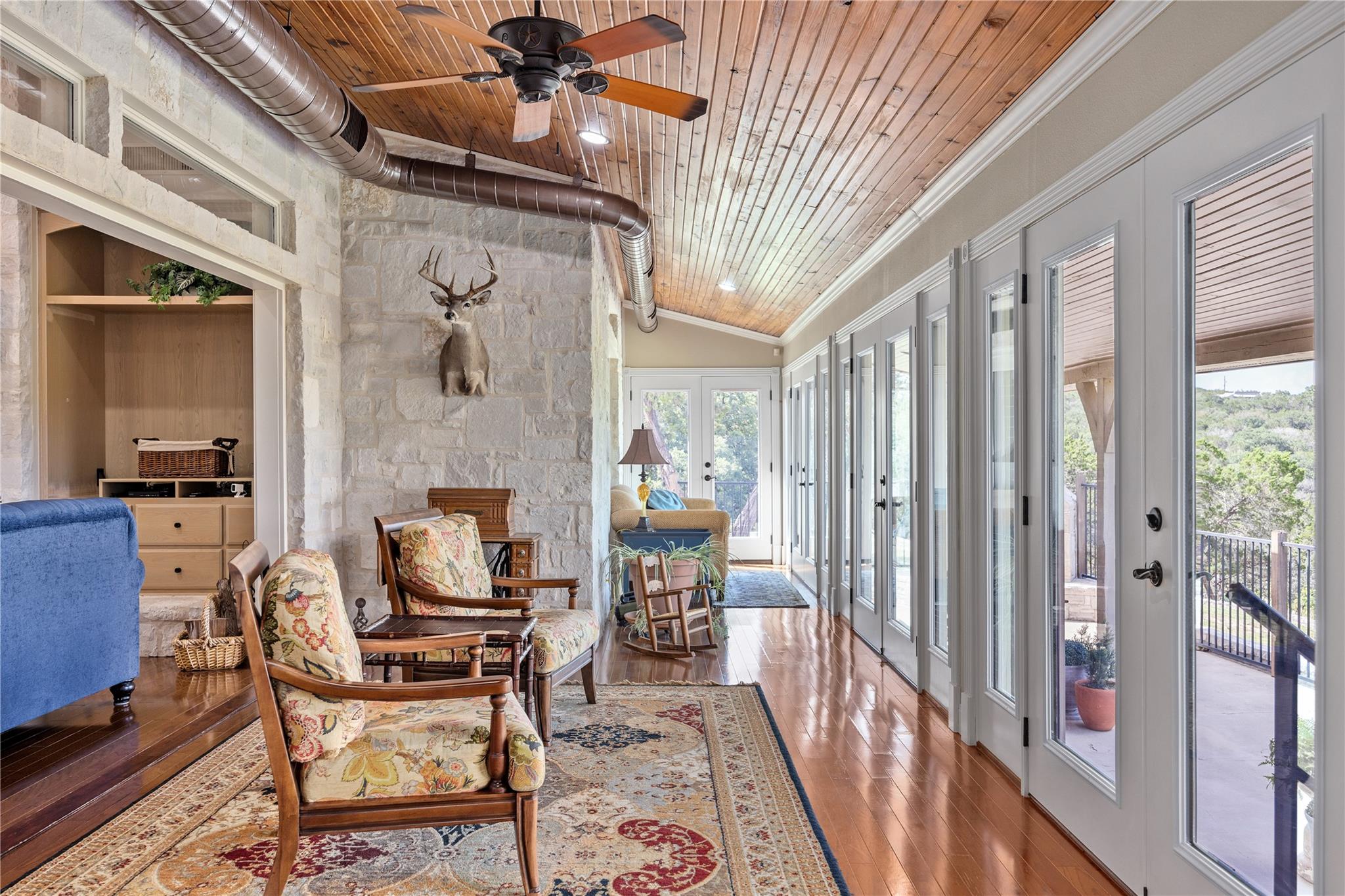 Image 6 of 39 For 125 Deer Haven Ln W