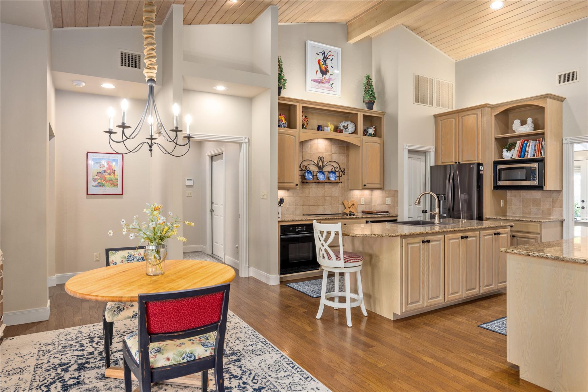 Image 7 of 39 For 125 Deer Haven Ln W