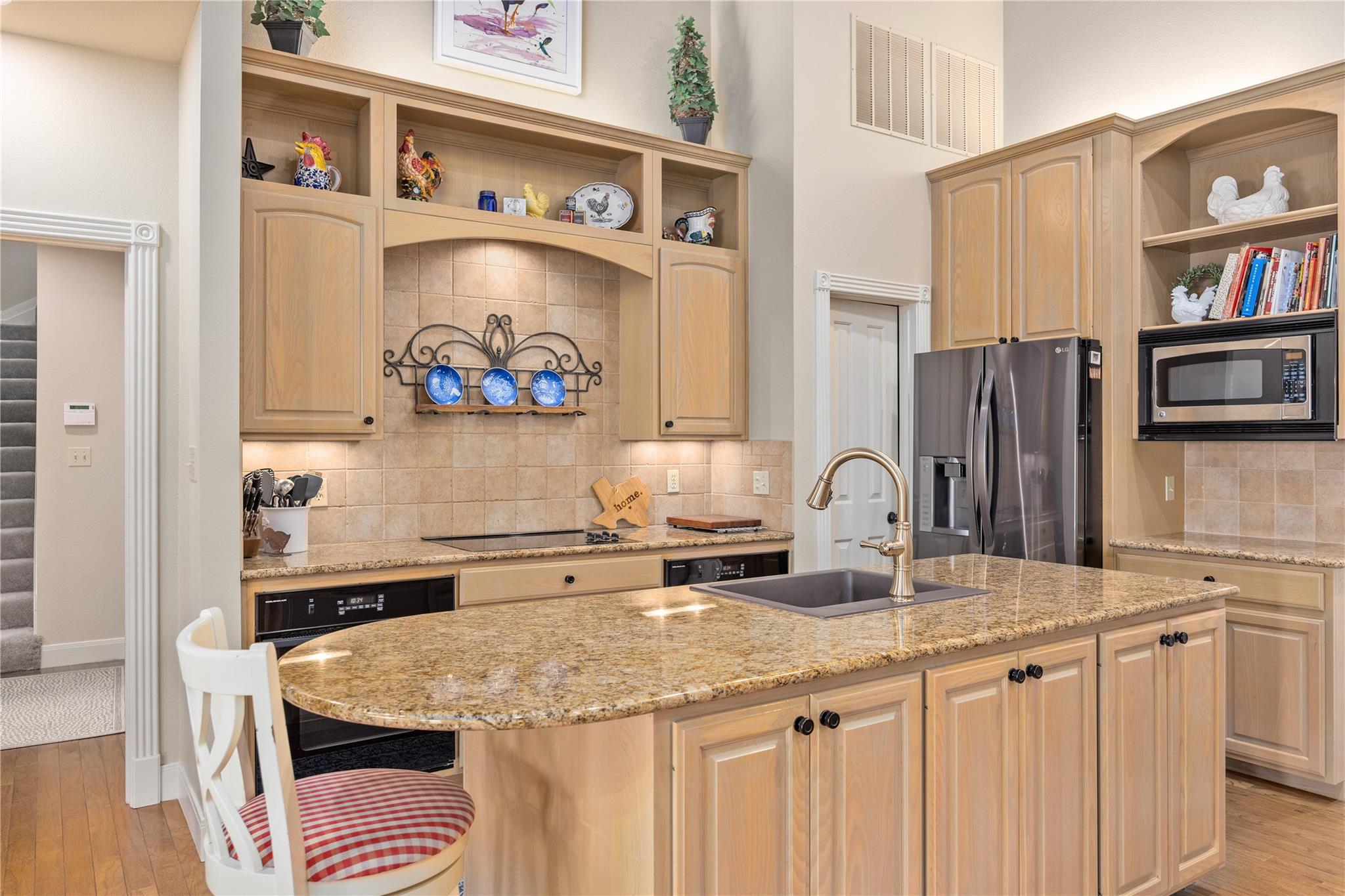 Image 9 of 39 For 125 Deer Haven Ln W