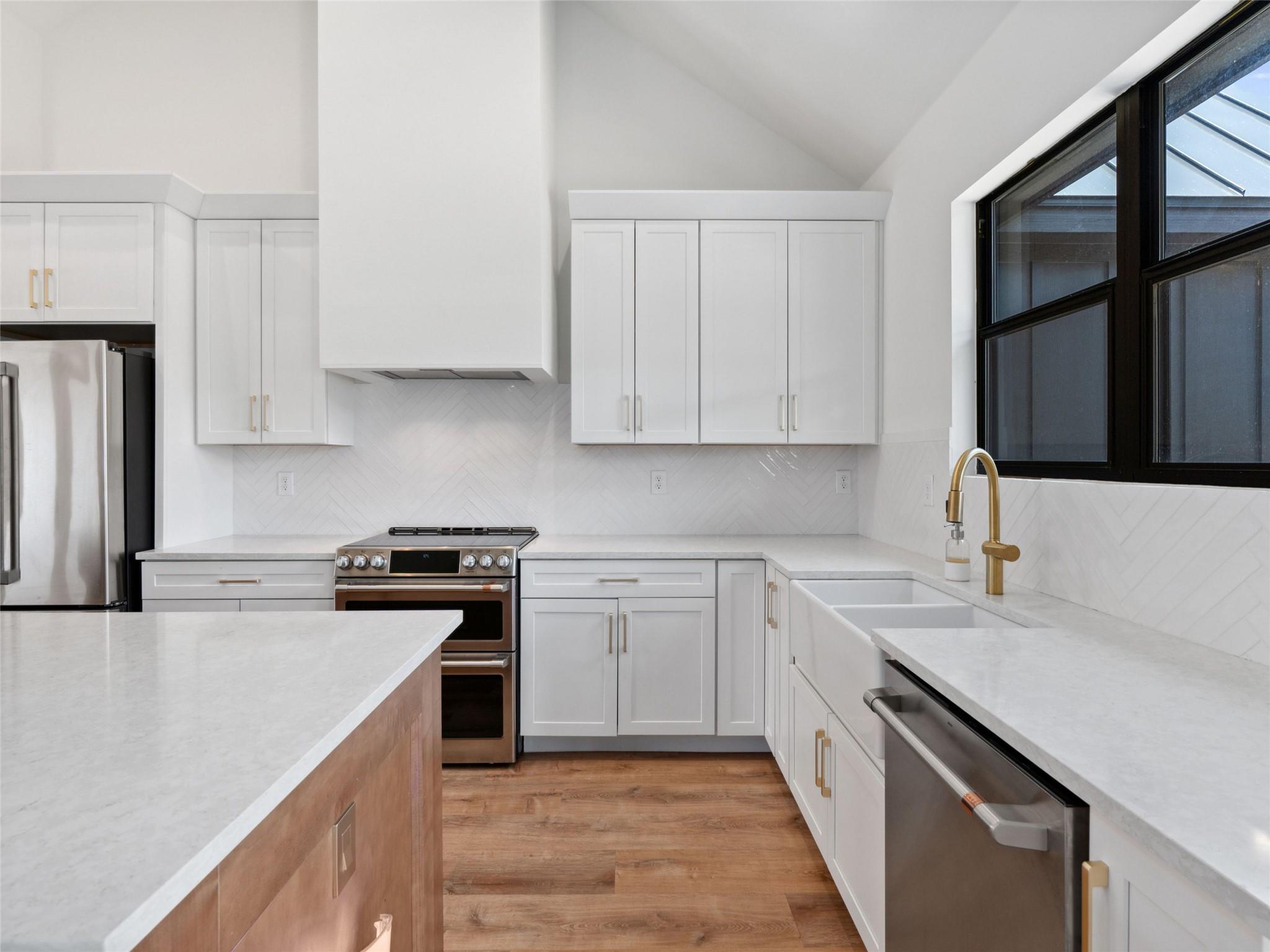 Image 11 of 40 For 148 Elm Cove Dr