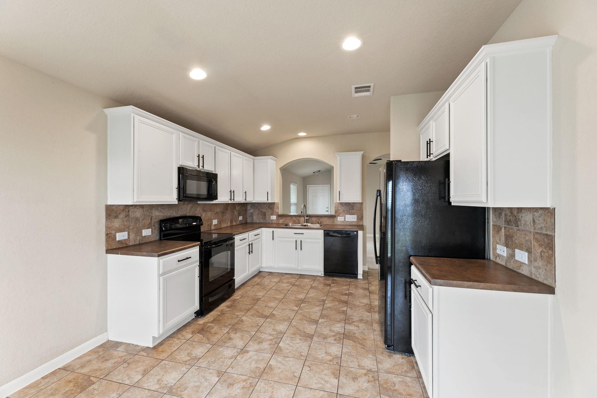 Image 11 of 32 For 582 Briggs Dr