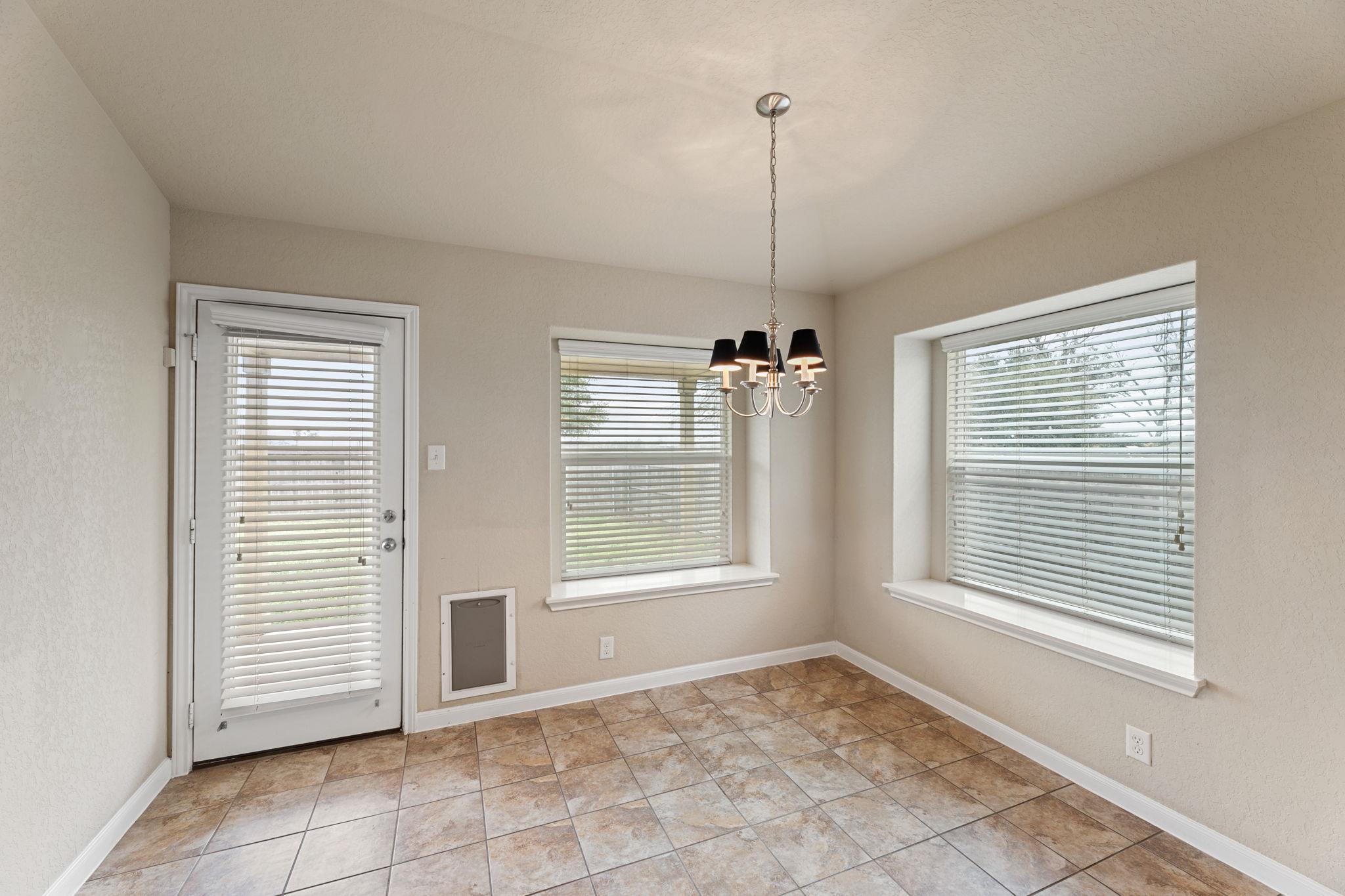 Image 12 of 32 For 582 Briggs Dr