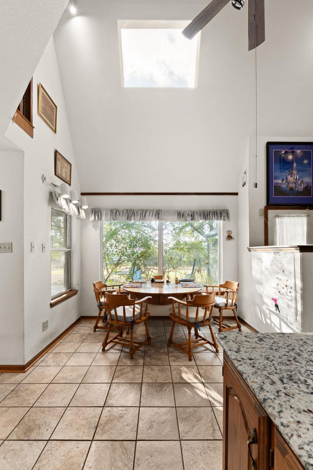 Image 11 of 39 For 1810 Freedom Ln