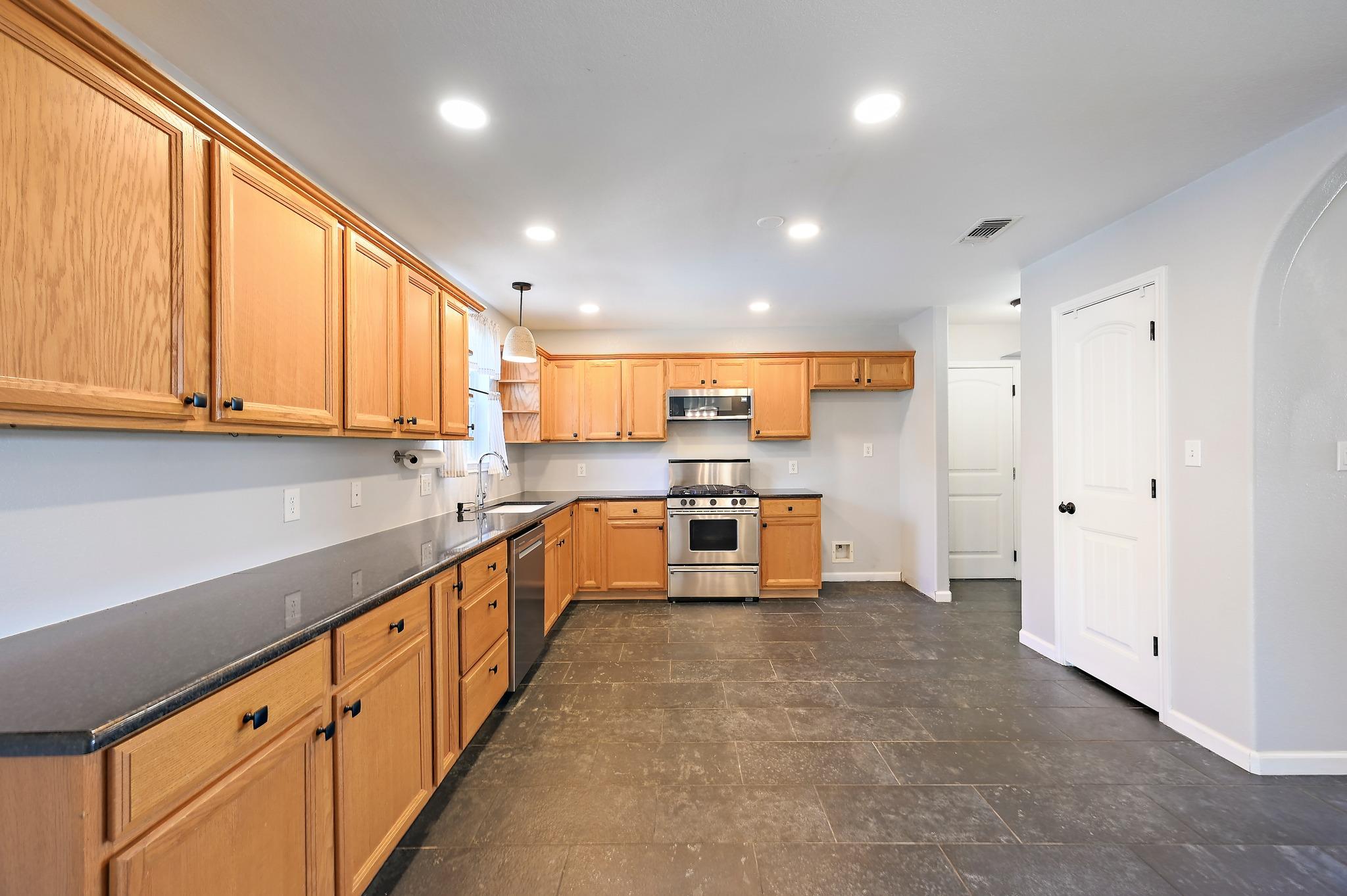 Image 10 of 40 For 141 Arnold Dr