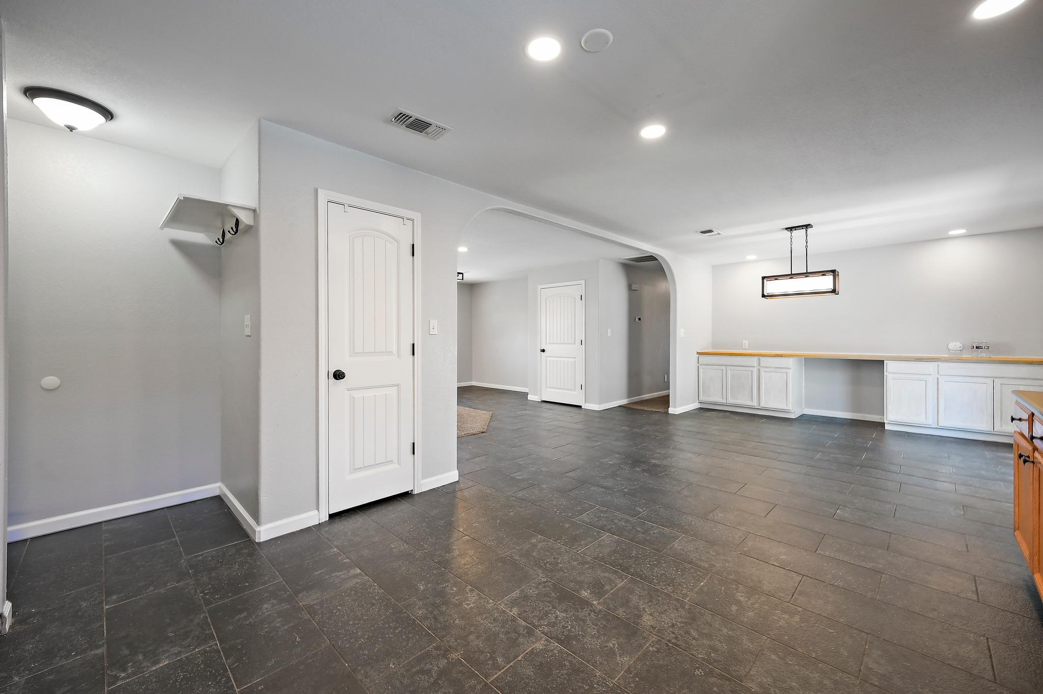 Image 12 of 40 For 141 Arnold Dr