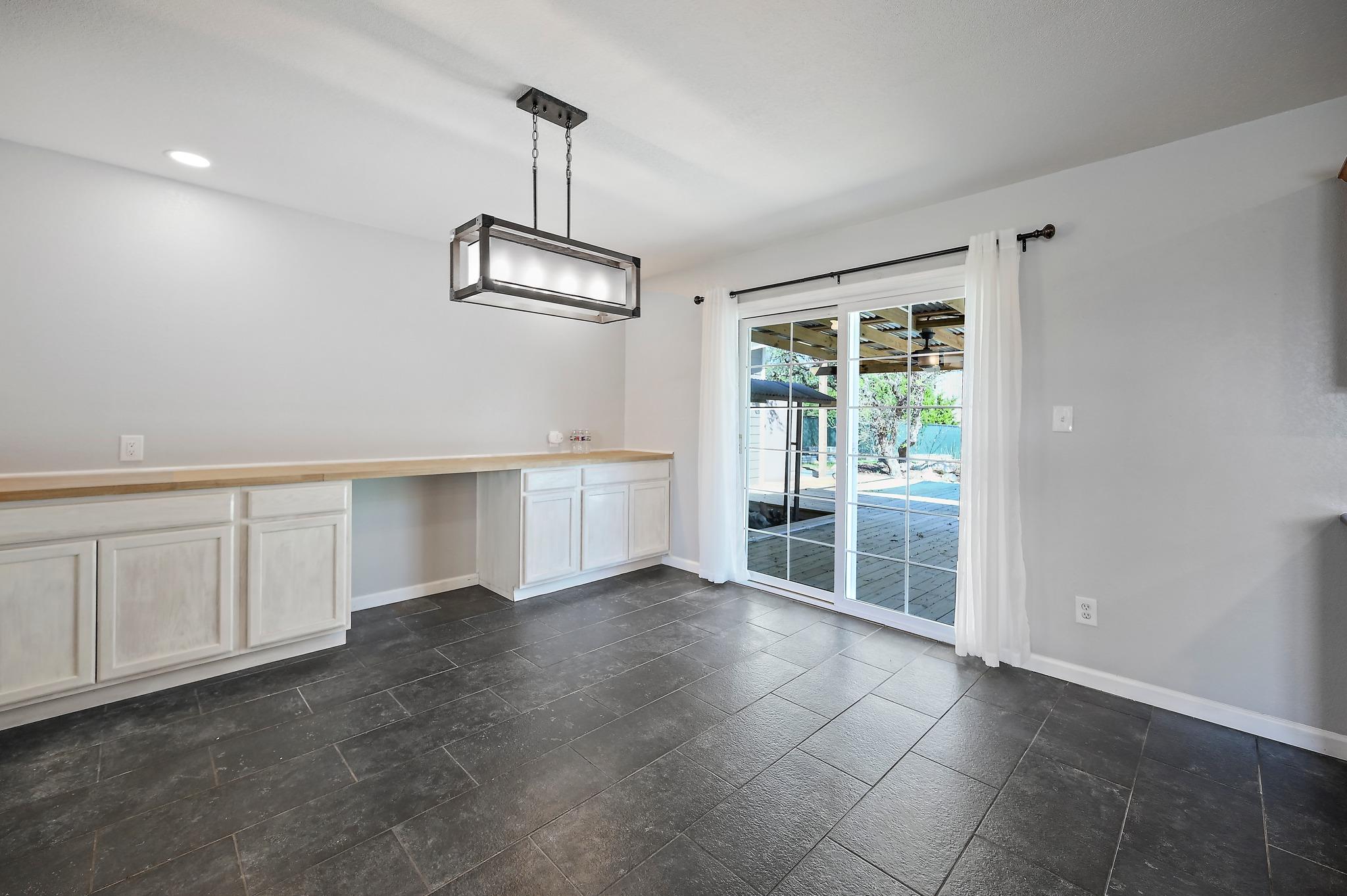 Image 13 of 40 For 141 Arnold Dr