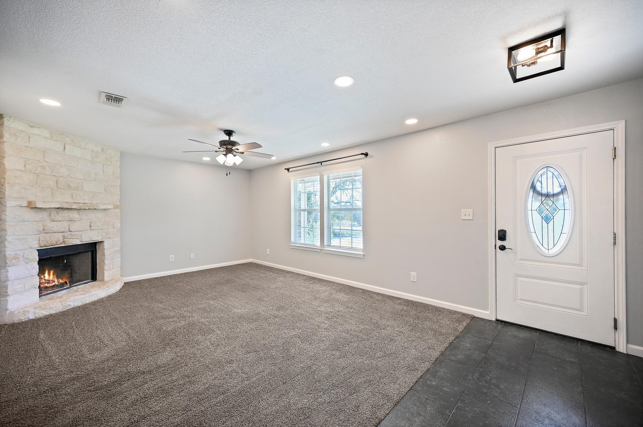 Image 5 of 40 For 141 Arnold Dr