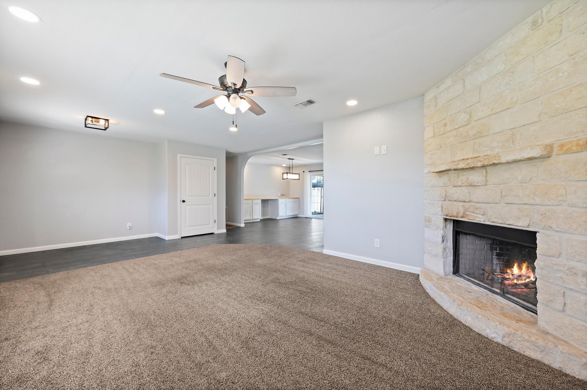 Image 7 of 40 For 141 Arnold Dr