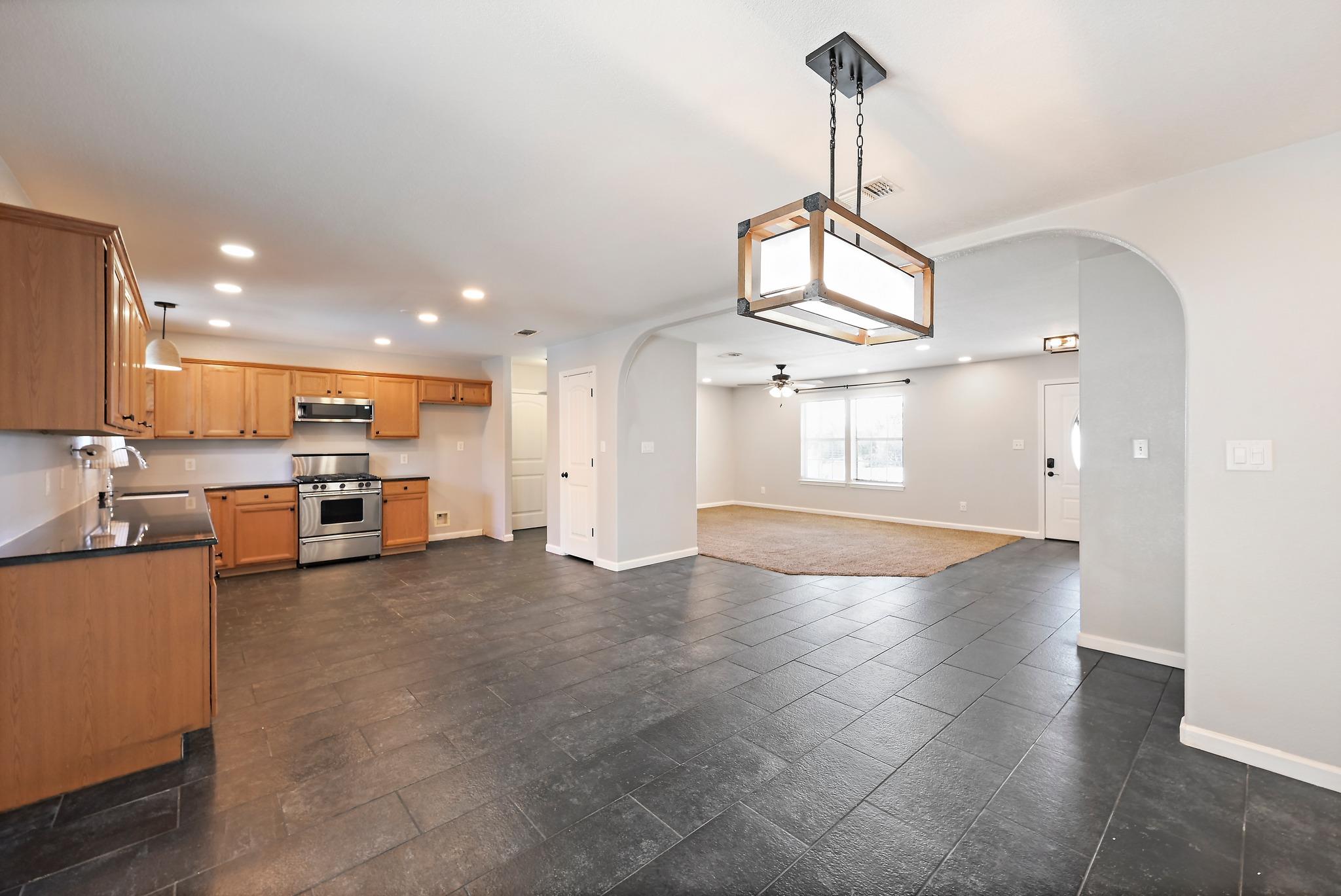 Image 9 of 40 For 141 Arnold Dr