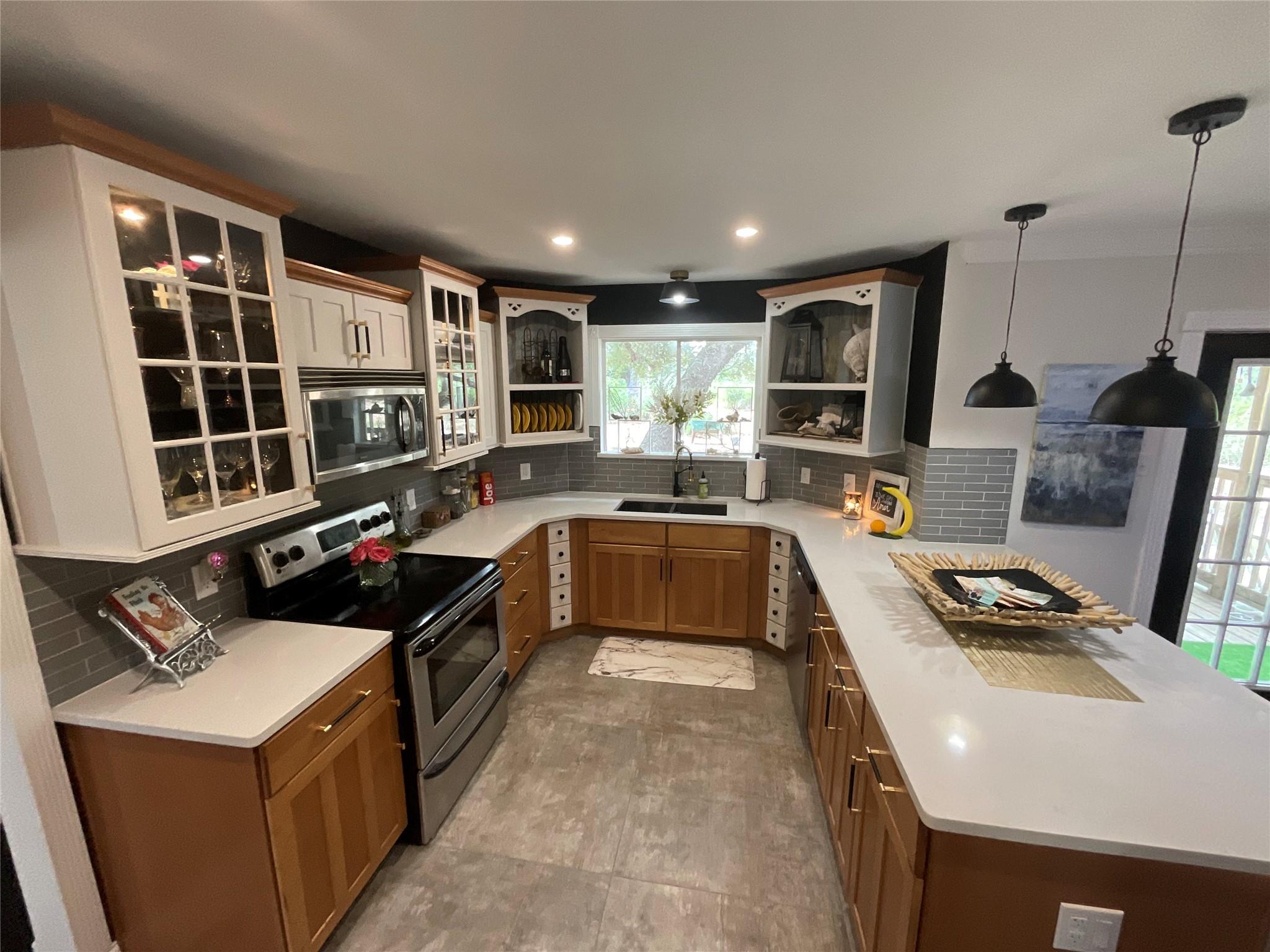 Image 16 of 39 For 322-342 Whispering Woods Dr