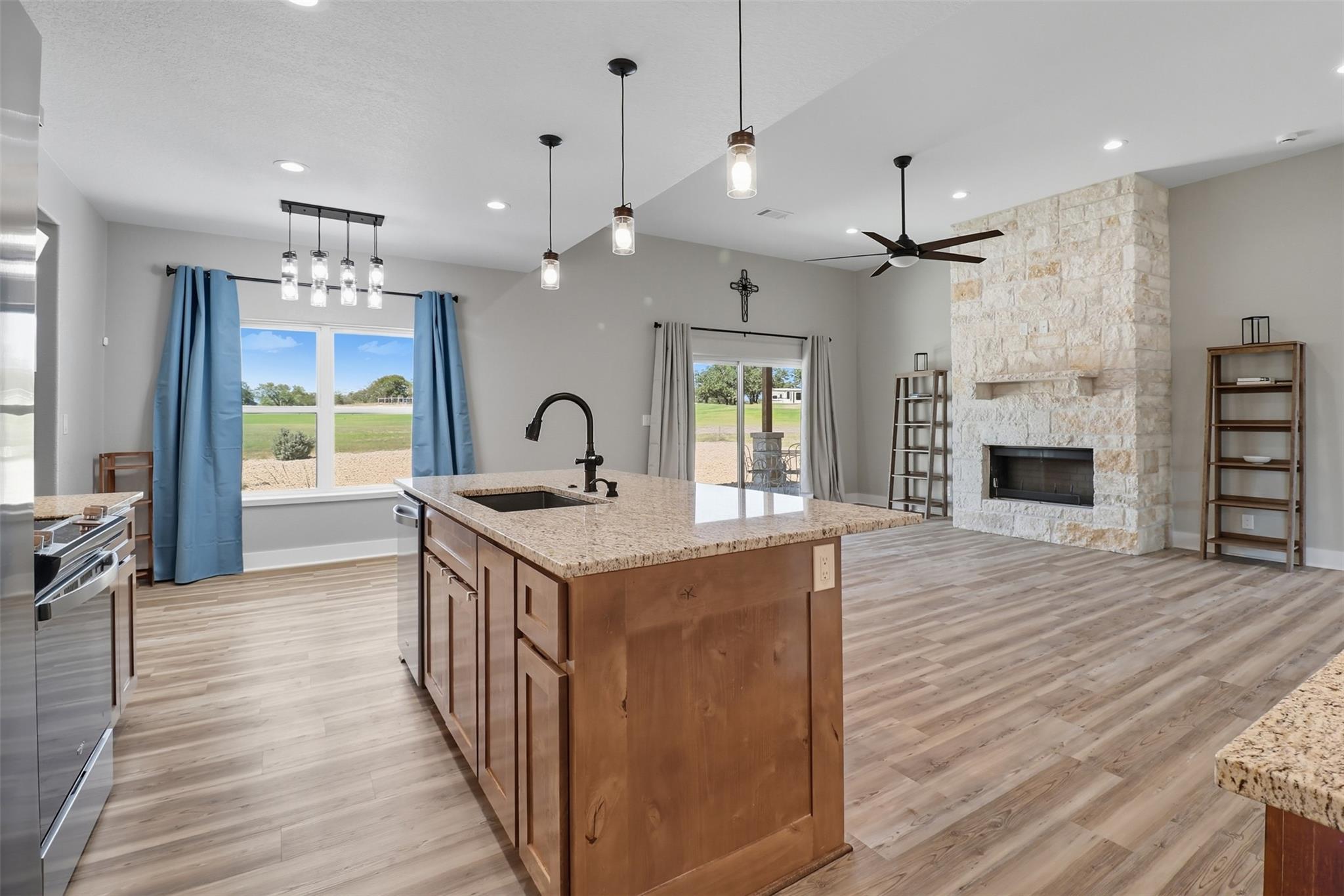 Image 10 of 27 For 214 Oak Grove Pkwy