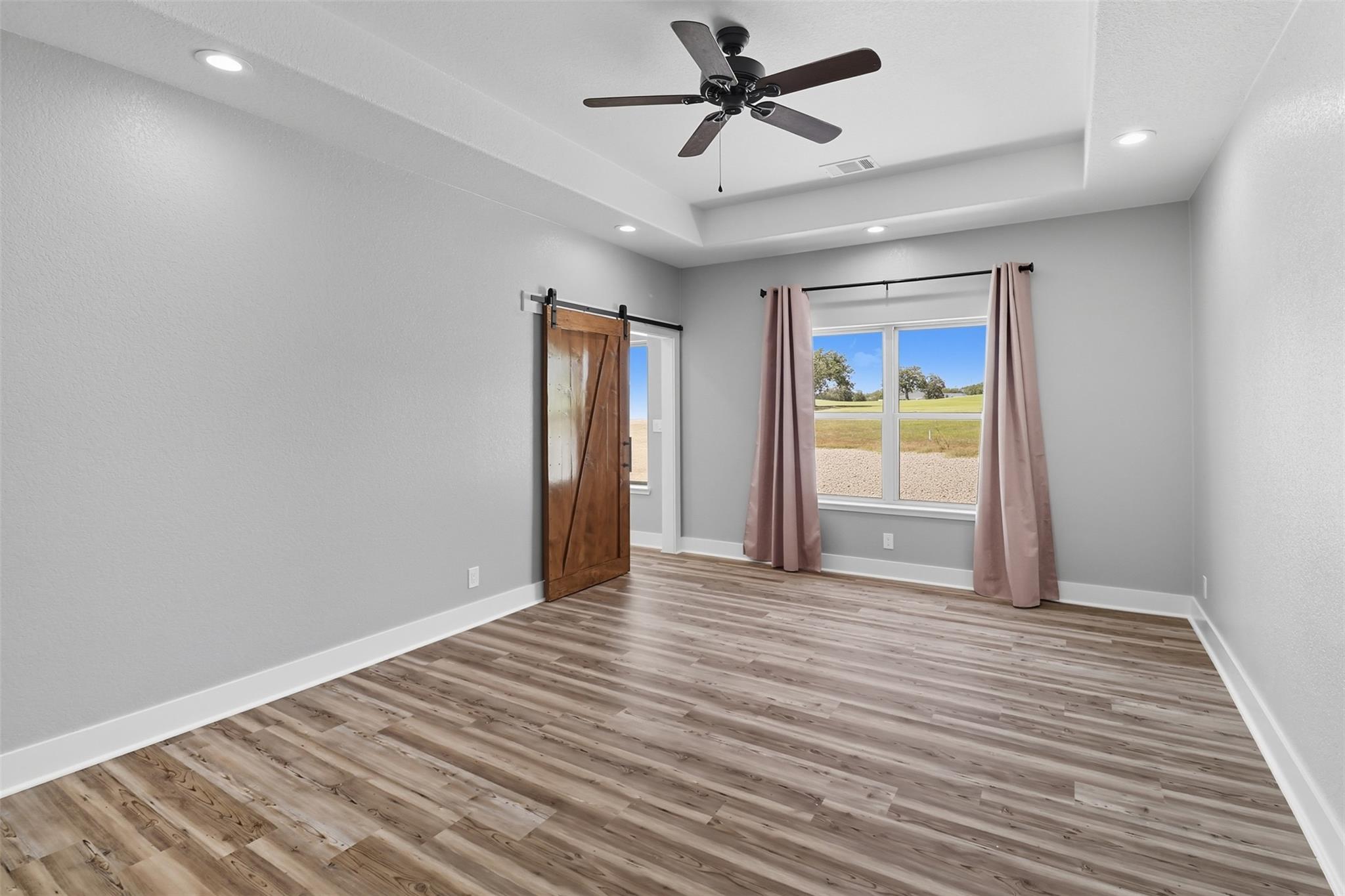 Image 12 of 27 For 214 Oak Grove Pkwy