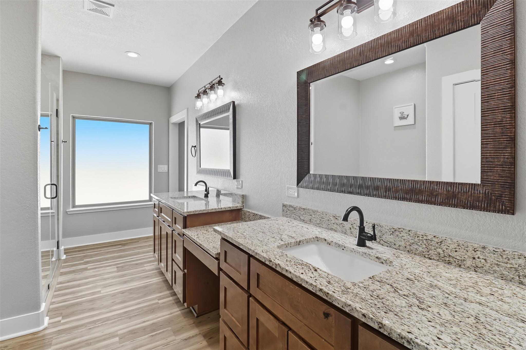 Image 14 of 27 For 214 Oak Grove Pkwy