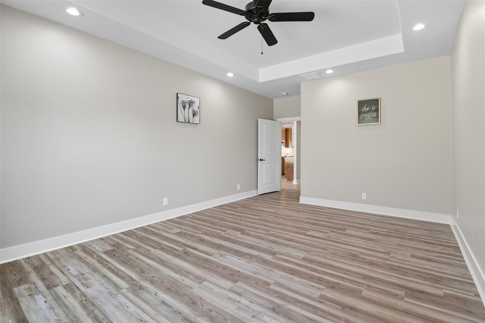 Image 16 of 27 For 214 Oak Grove Pkwy