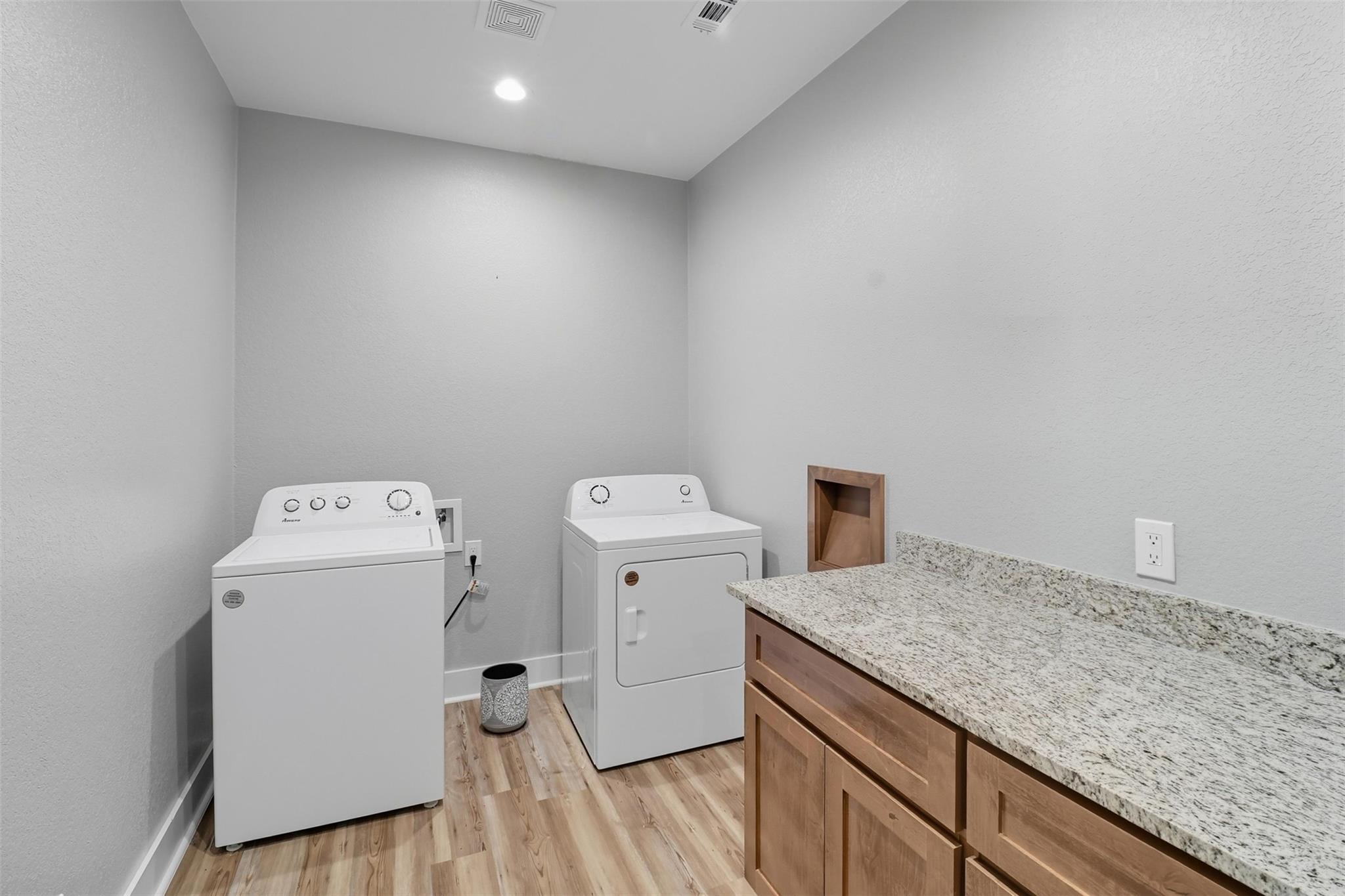 Image 17 of 27 For 214 Oak Grove Pkwy