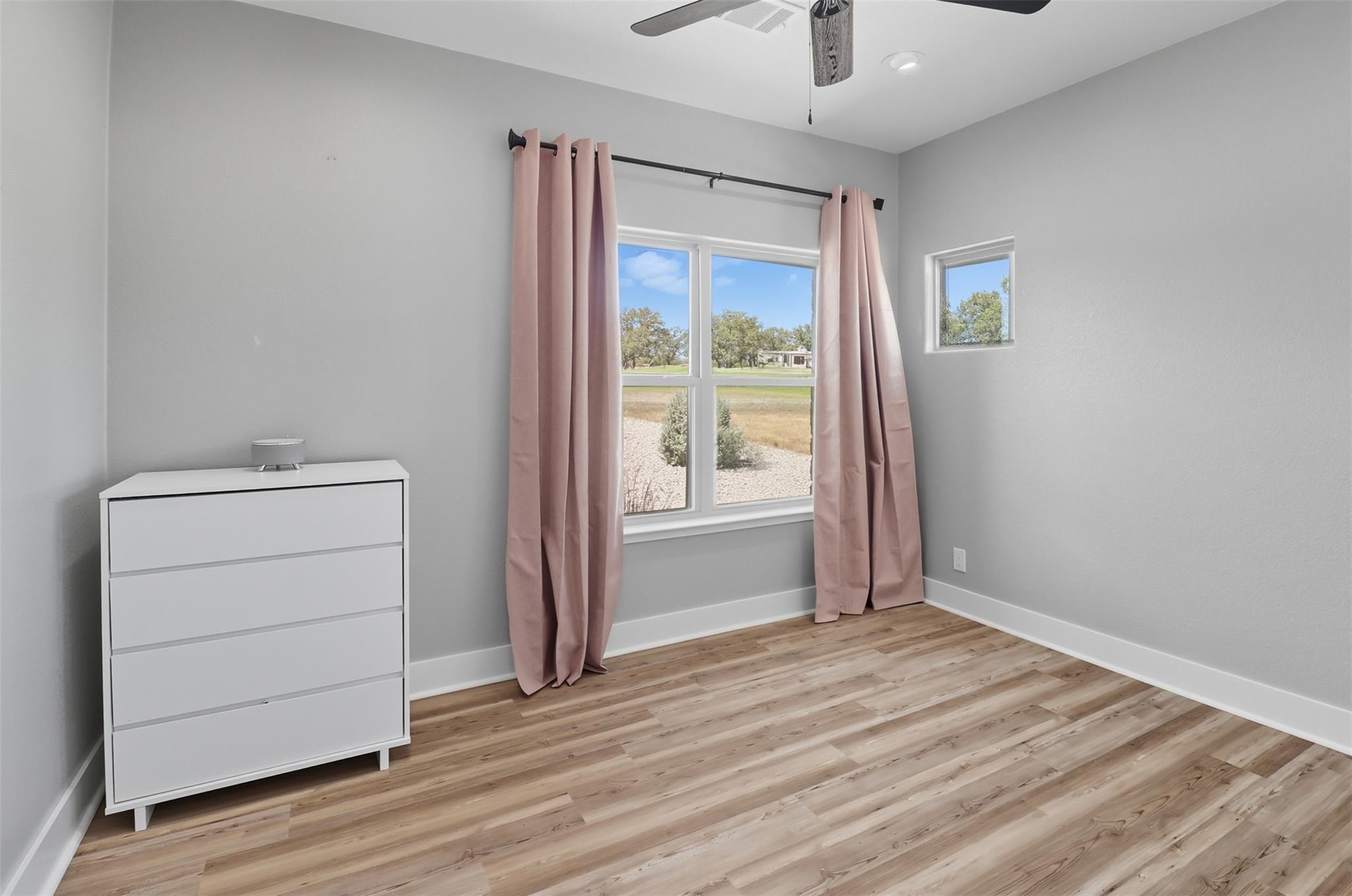 Image 20 of 27 For 214 Oak Grove Pkwy