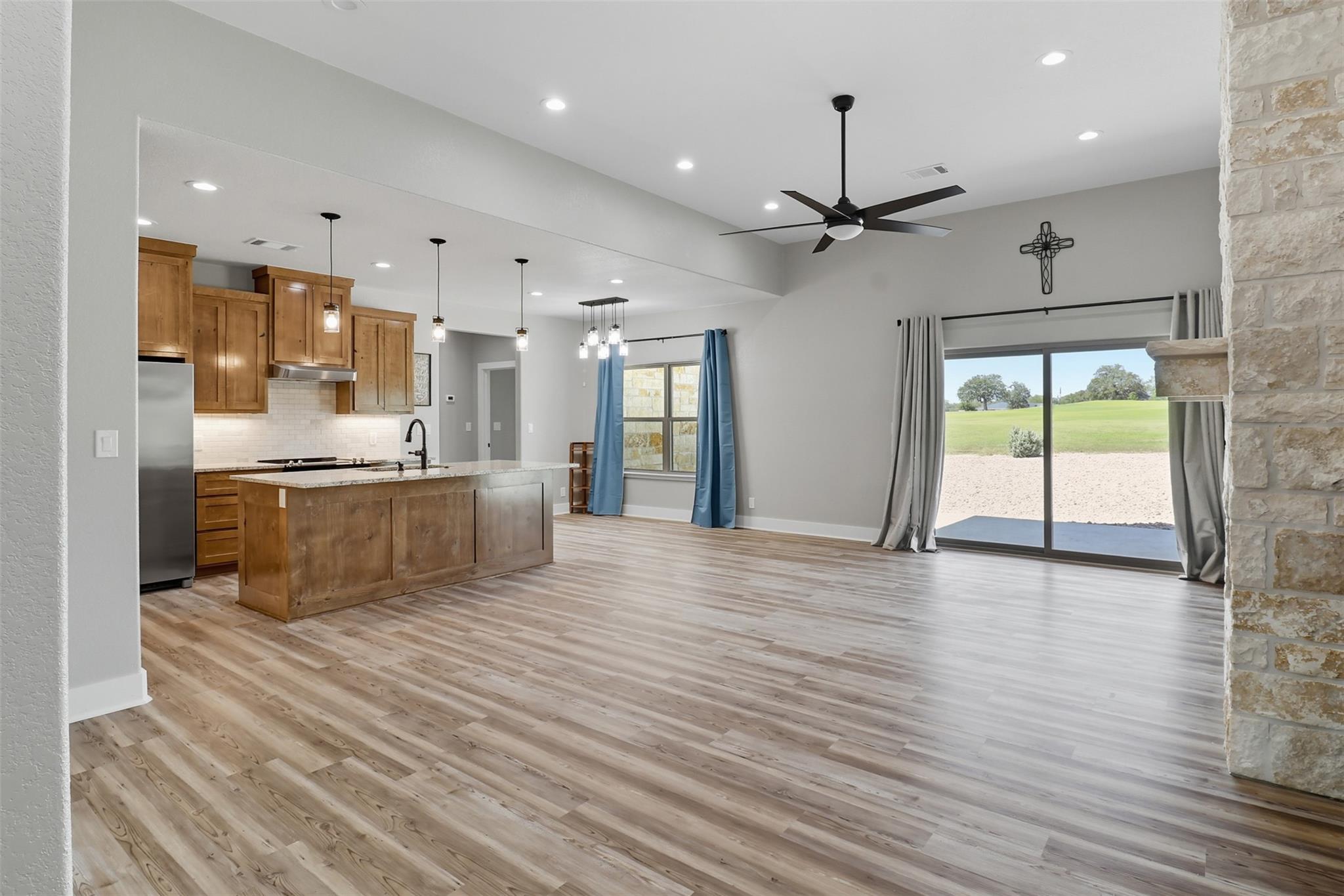 Image 4 of 27 For 214 Oak Grove Pkwy