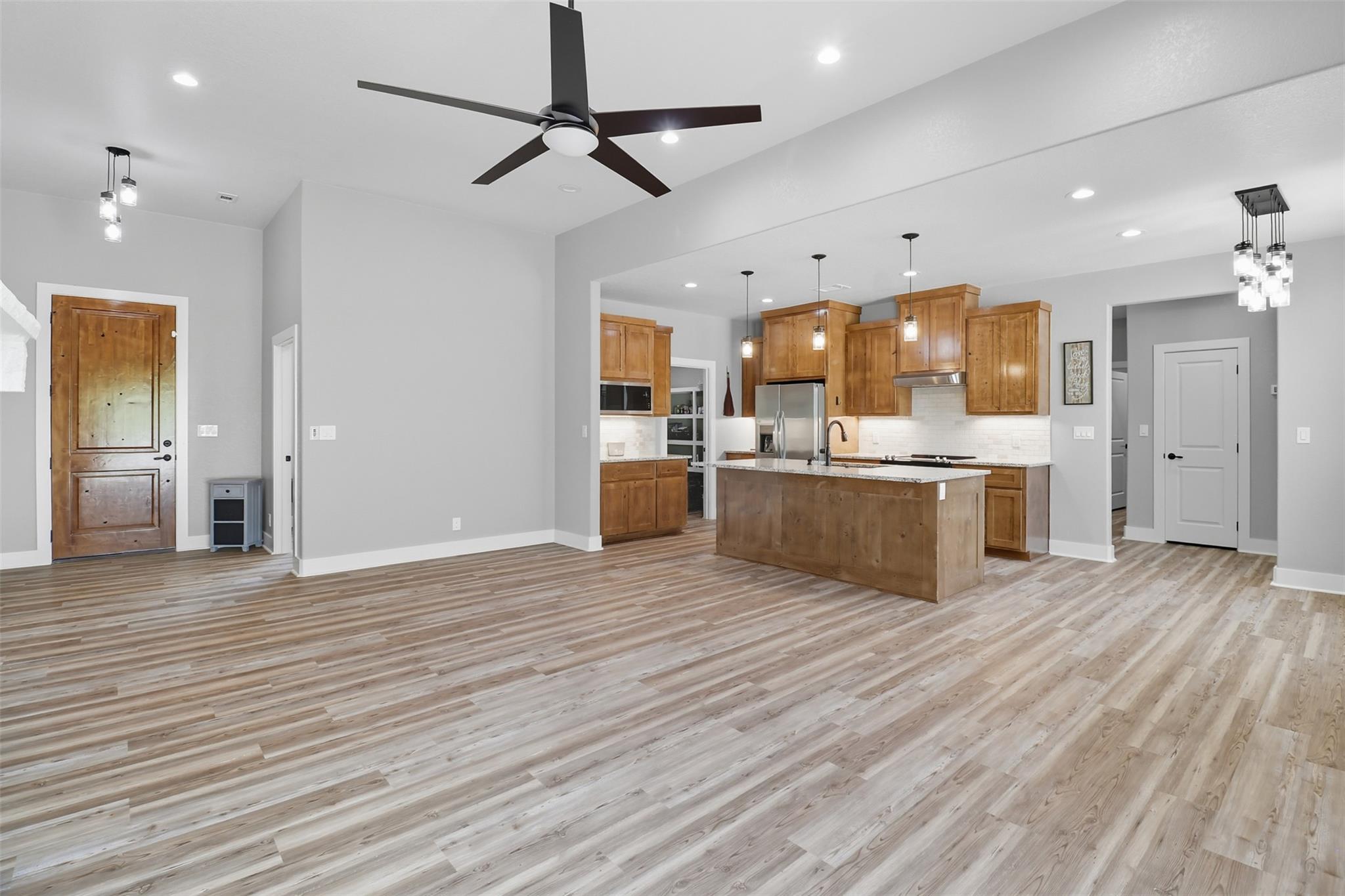 Image 7 of 27 For 214 Oak Grove Pkwy