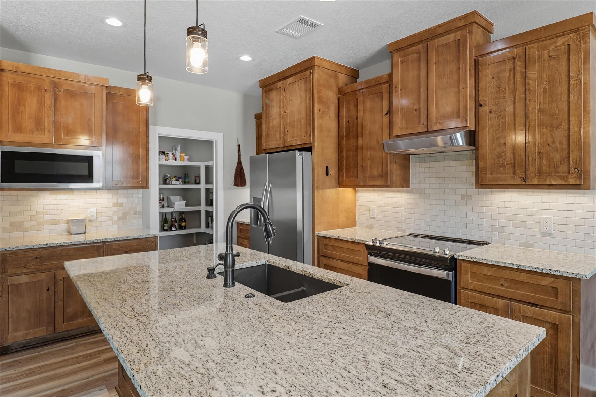 Image 9 of 27 For 214 Oak Grove Pkwy