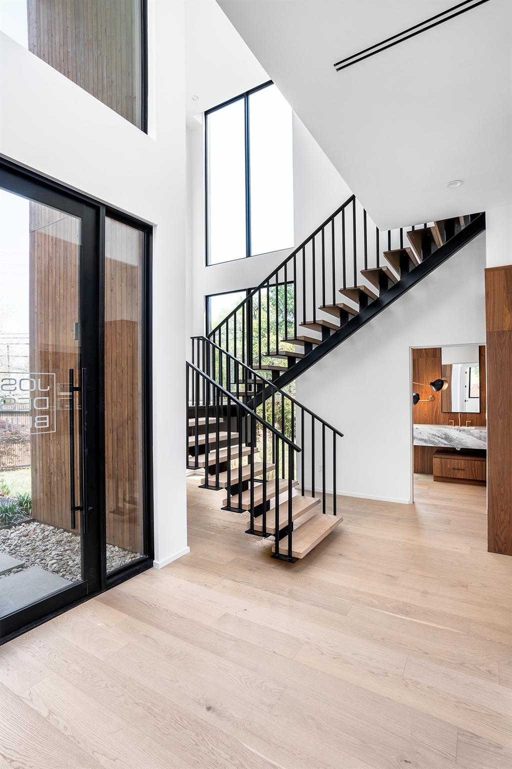 Image 2 of 28 For 2001 Melridge Pl