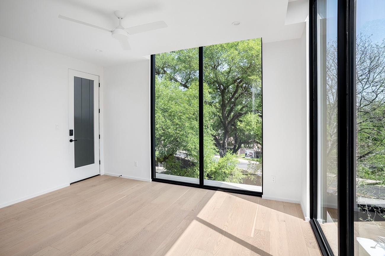 Image 22 of 28 For 2001 Melridge Pl