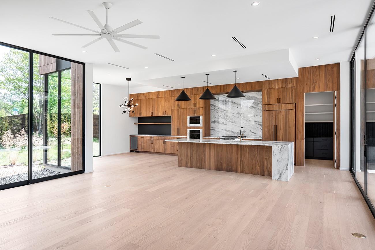 Image 4 of 28 For 2001 Melridge Pl