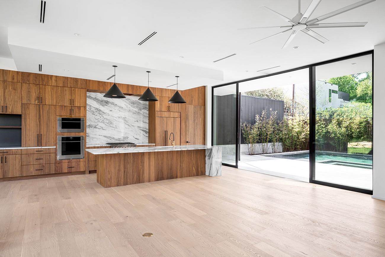 Image 7 of 28 For 2001 Melridge Pl