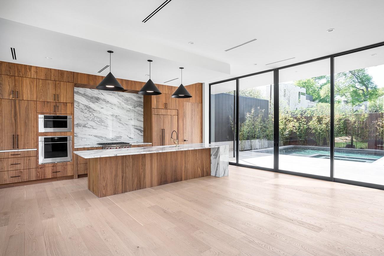 Image 9 of 28 For 2001 Melridge Pl