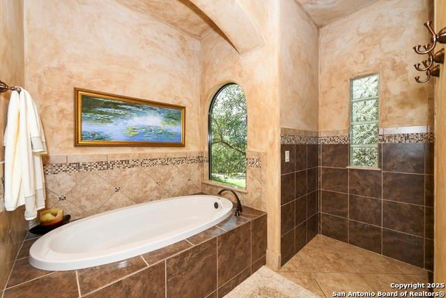 Image 17 of 30 For 464 Paradise Hls