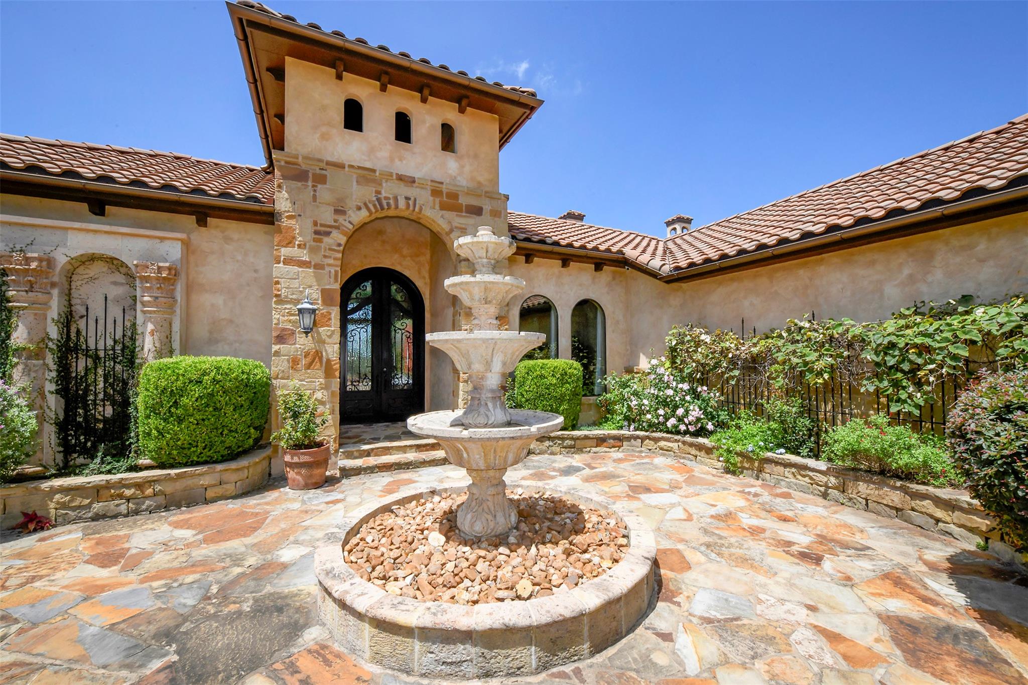 Image 3 of 30 For 464 Paradise Hls