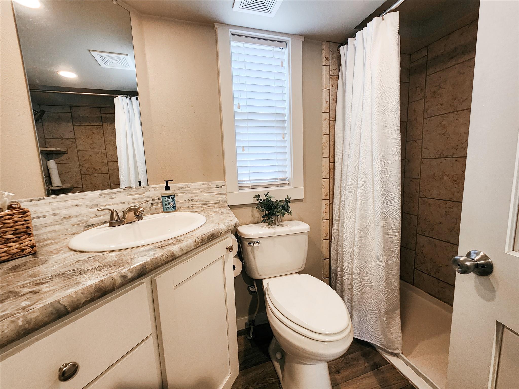 Image 17 of 28 For 282 Park Ave