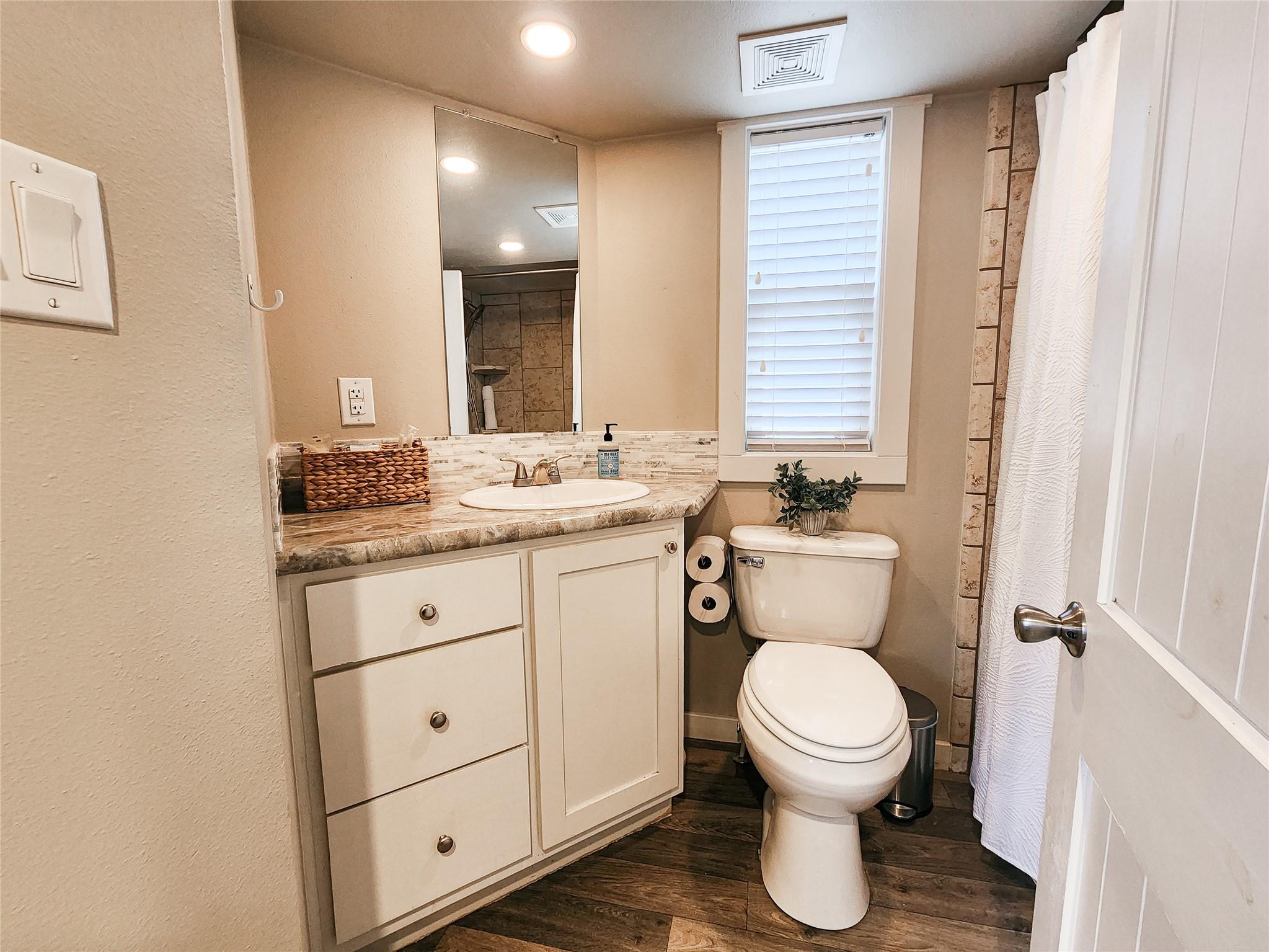 Image 25 of 28 For 282 Park Ave