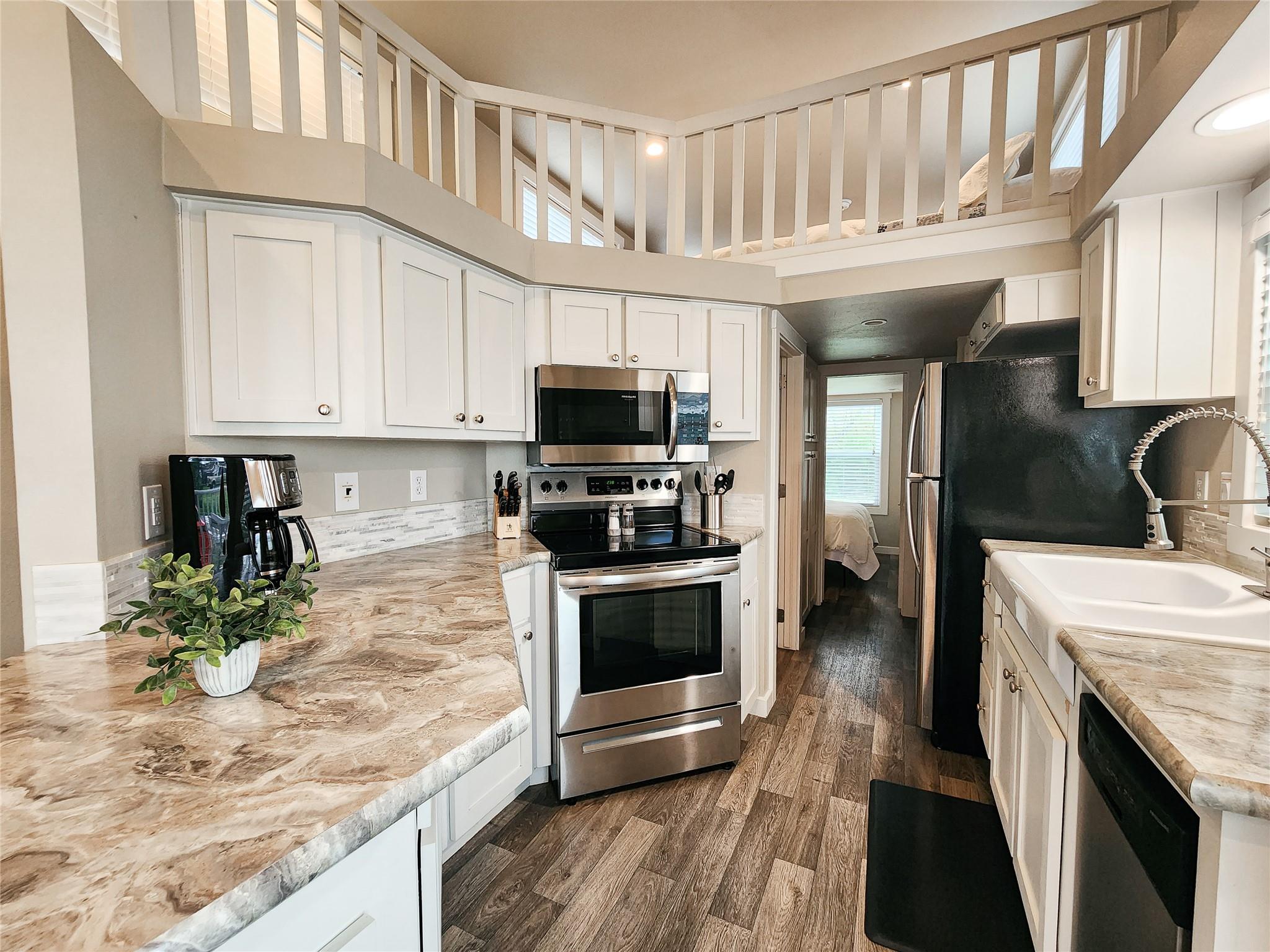 Image 5 of 28 For 282 Park Ave