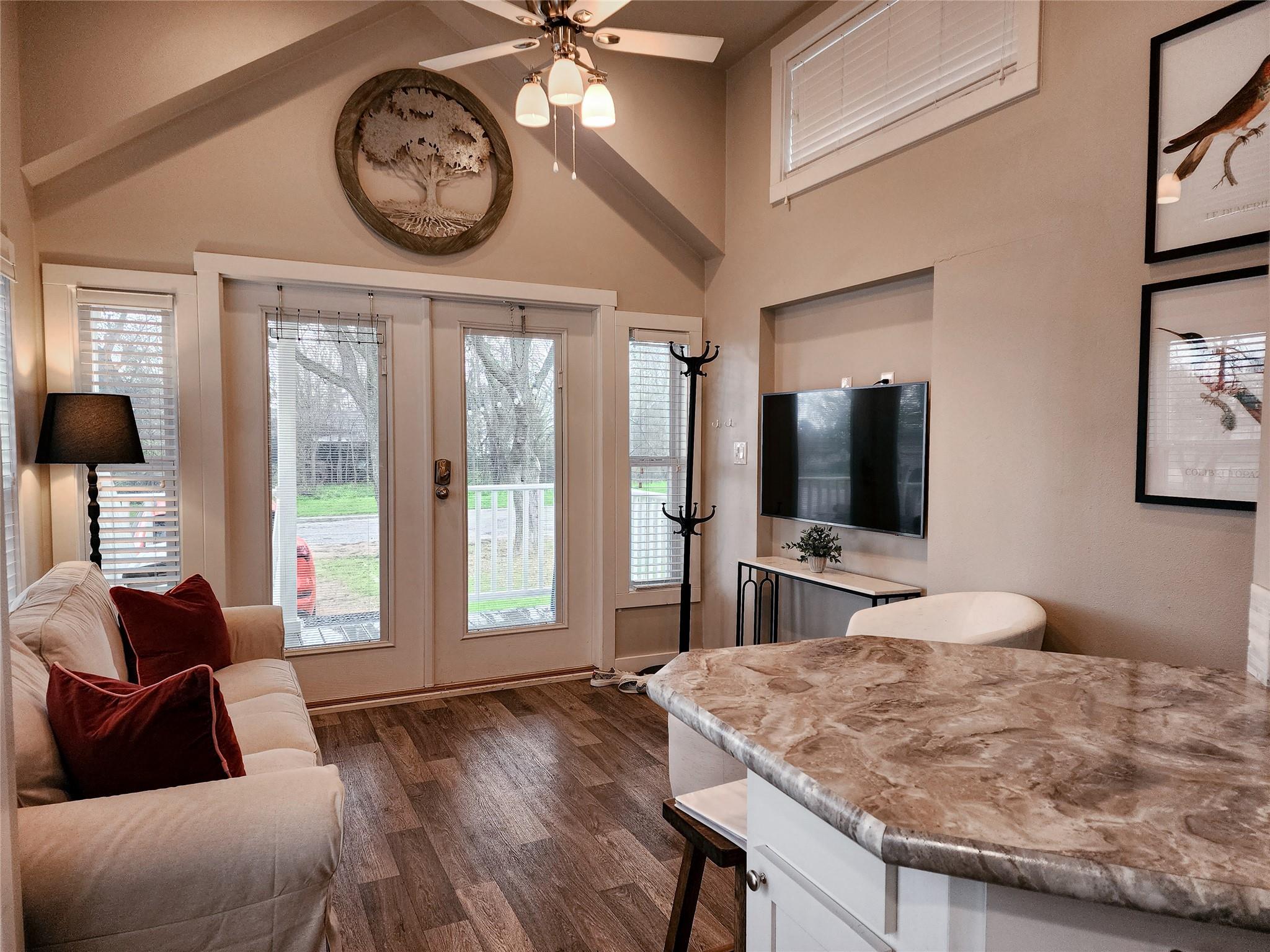 Image 6 of 28 For 282 Park Ave