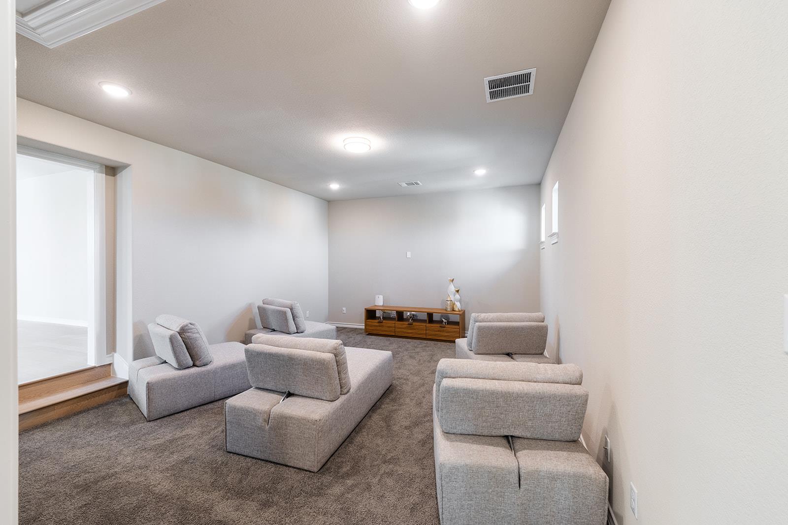 Image 27 of 40 For 216 Spence Ln