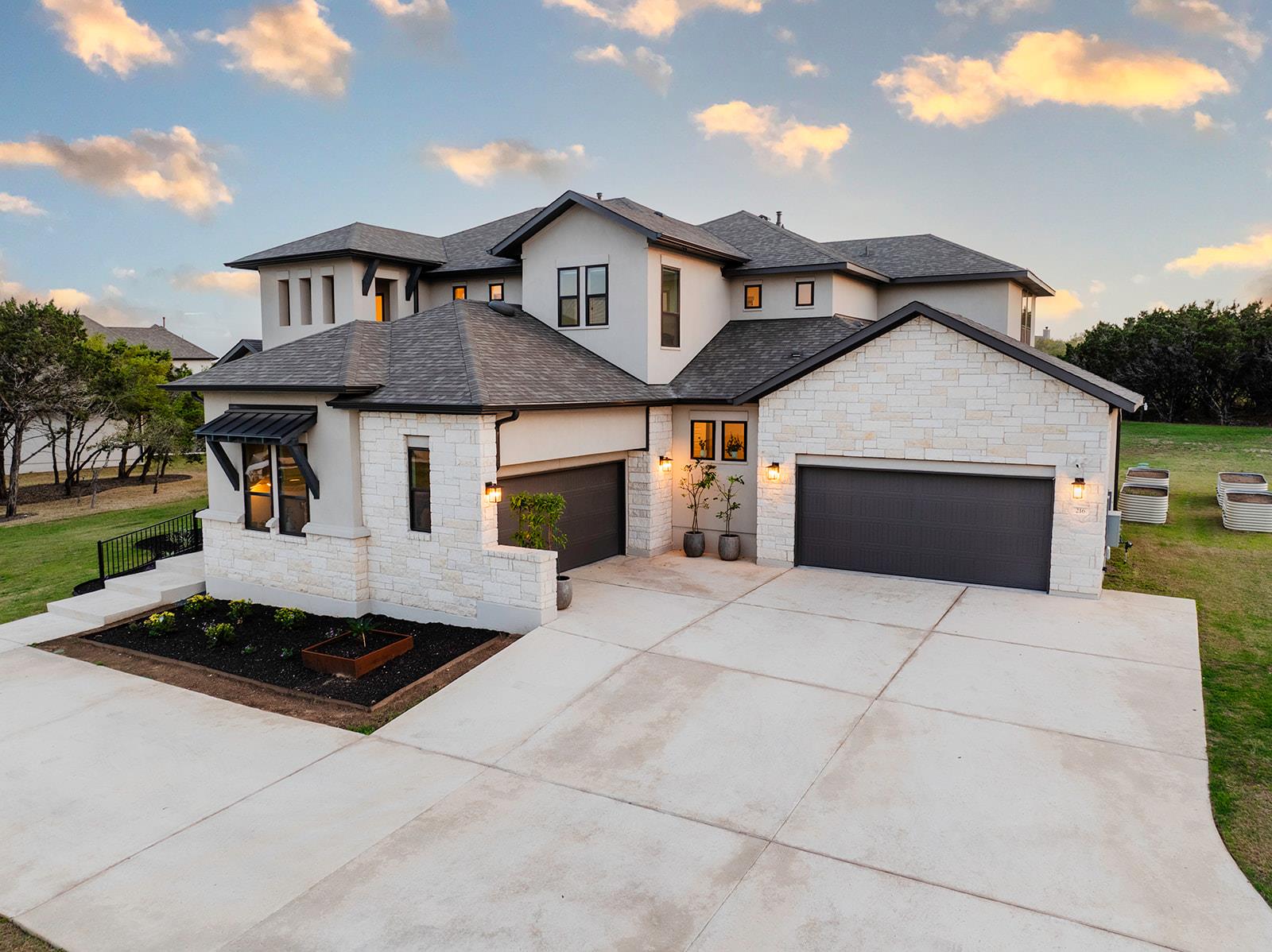 Image 3 of 40 For 216 Spence Ln