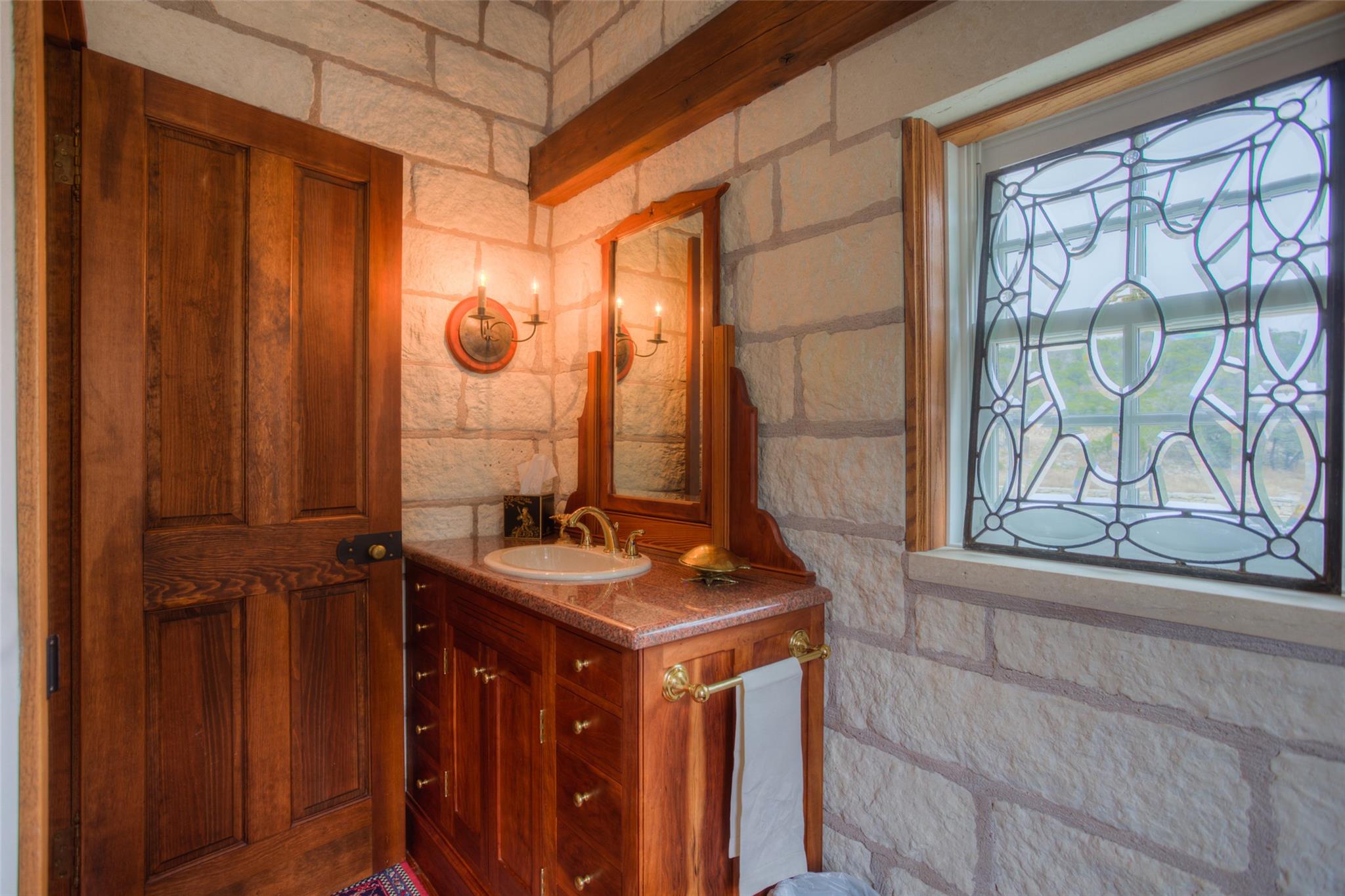 Image 17 of 40 For 3777 Middle Creek Rd