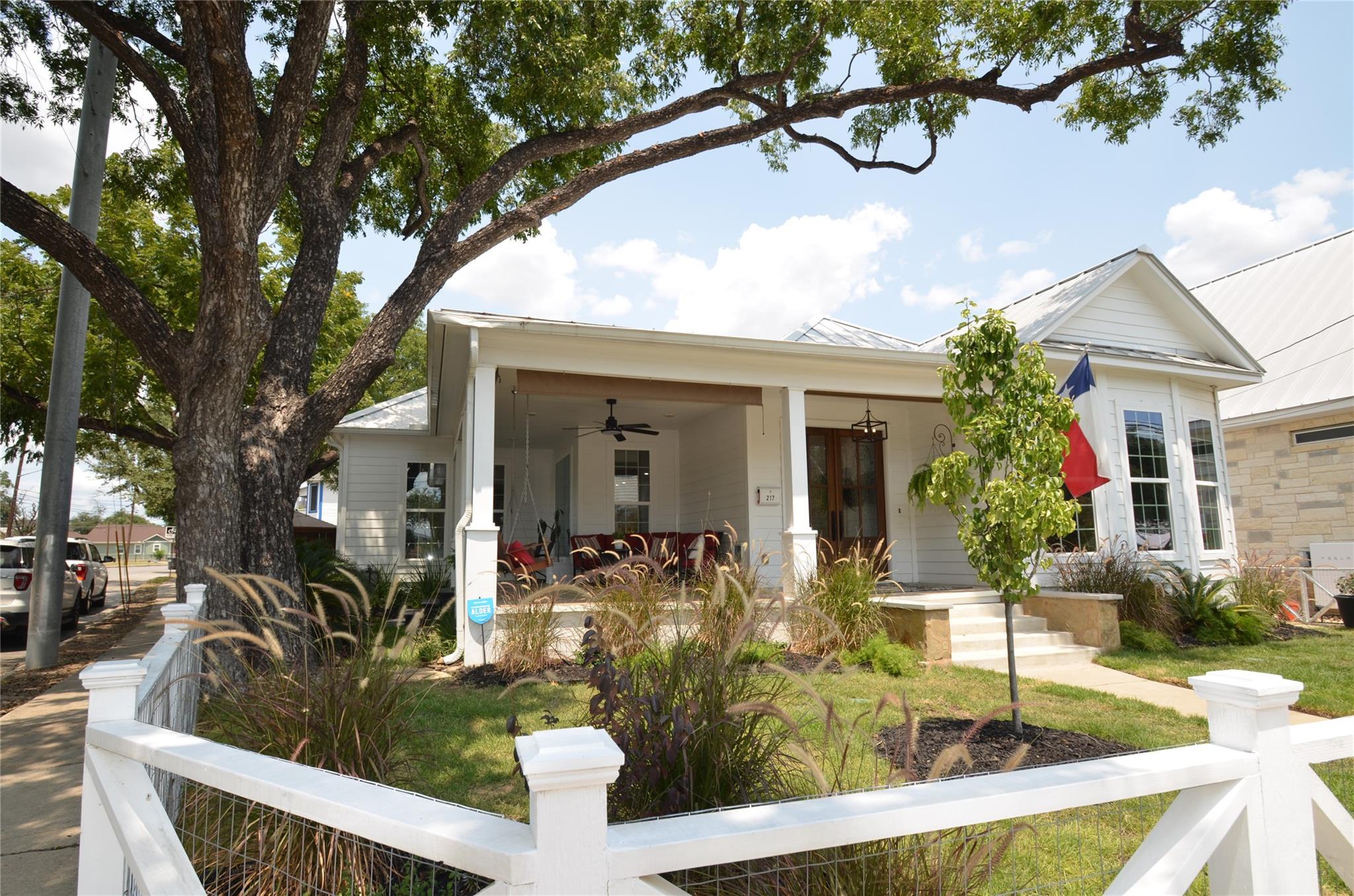 Details for 217 Johnson St, San Antonio, TX 78204