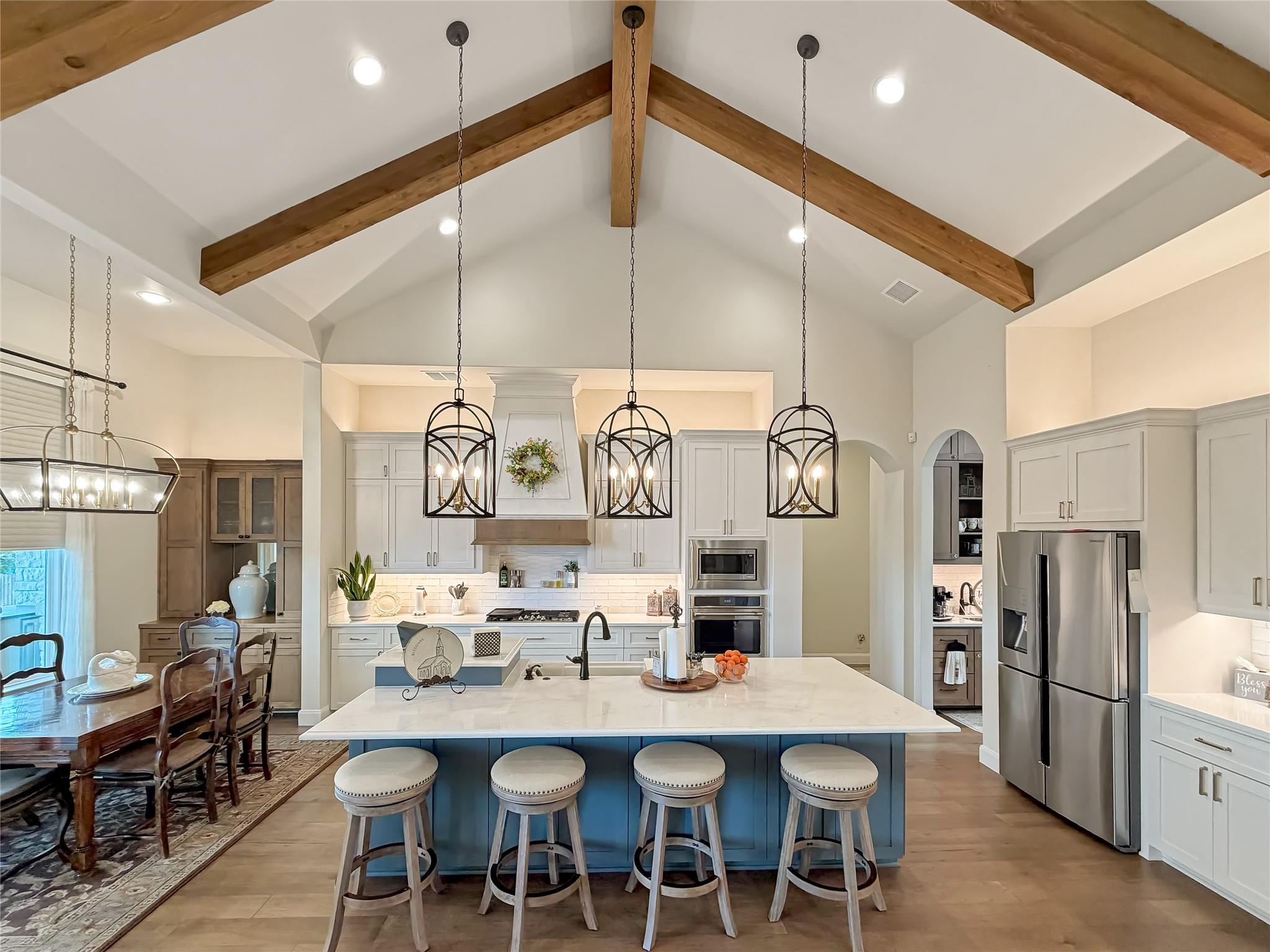 Image 11 of 40 For 631 Angelica Vis