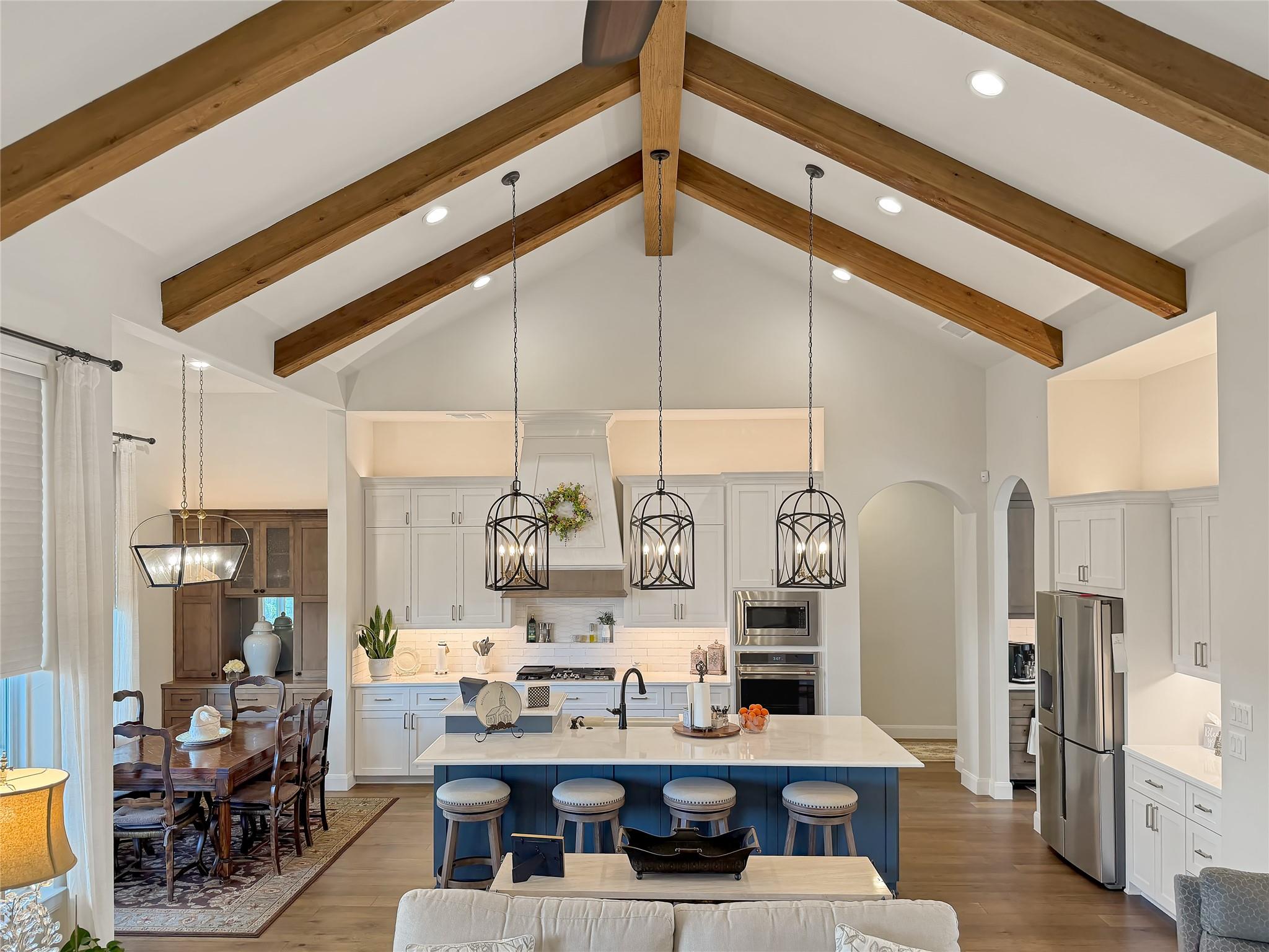 Image 13 of 40 For 631 Angelica Vis