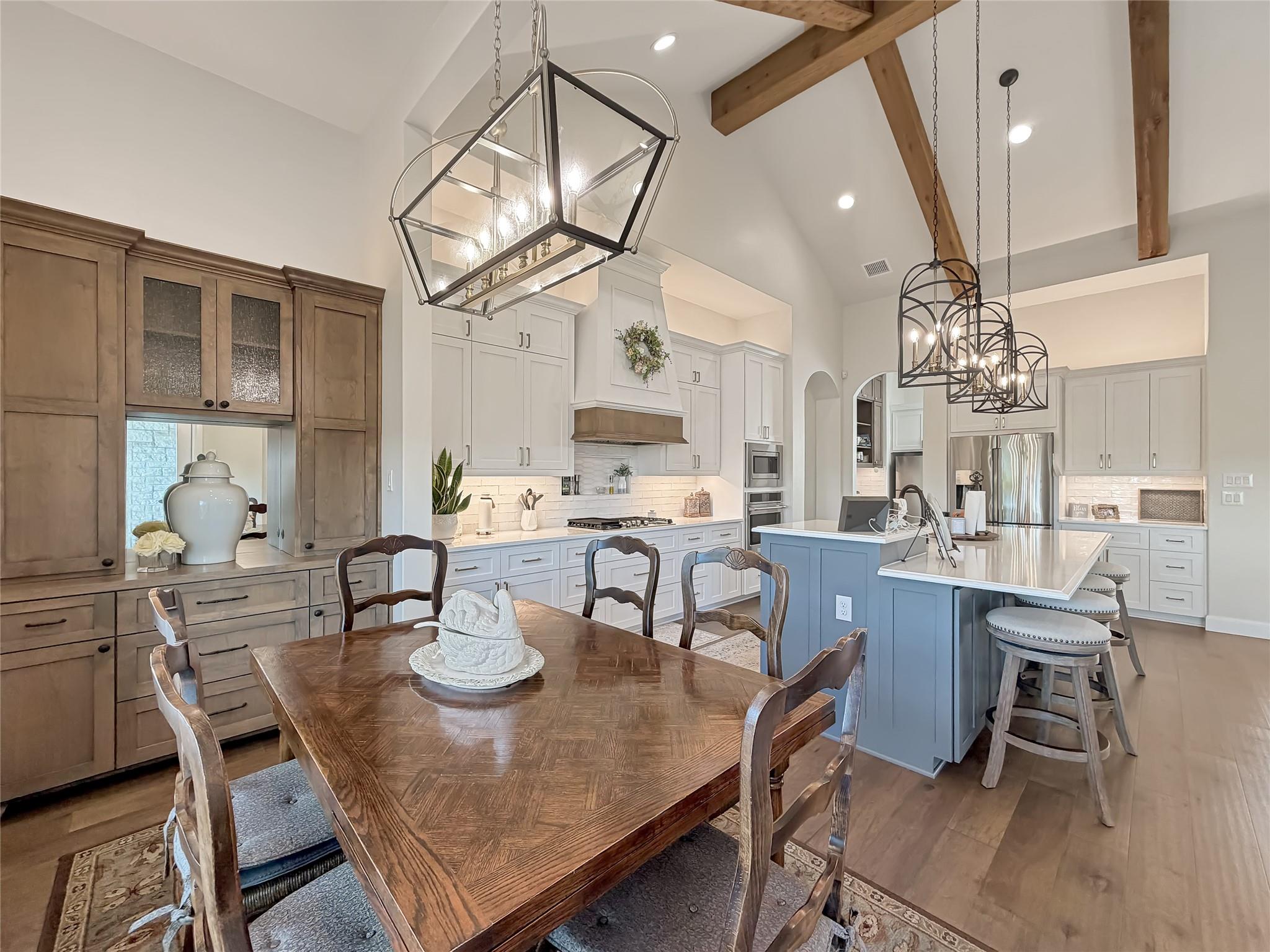 Image 17 of 40 For 631 Angelica Vis